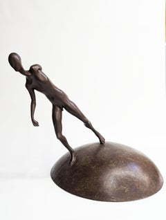 Bronzeskulptur - Er reiste durch das Leben in einem leichten Blickwinkel auf das Universum