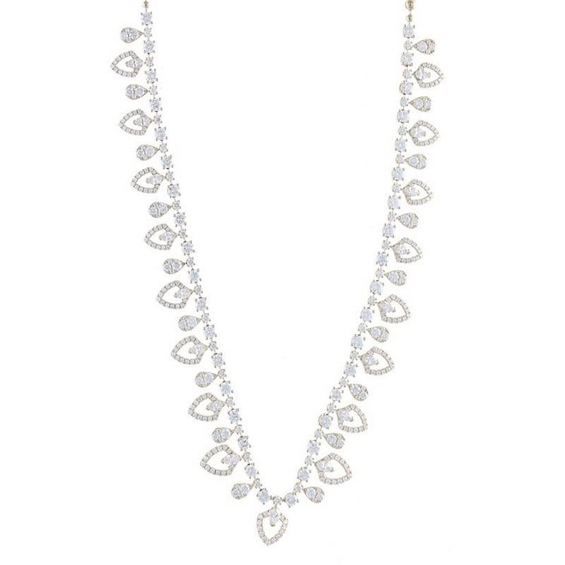 Gesamtkaratgewicht der Diamanten: Diese außergewöhnliche Gazebo-Halskette hat ein Gesamtkaratgewicht von 10,5 Karat und präsentiert 364 exquisite runde Diamanten und 17 Marquise-Diamanten, die ein prächtiges und opulentes Schmuckstück