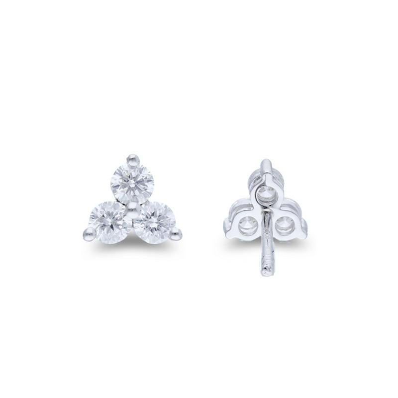 Peso in carati dei diamanti: Questi squisiti orecchini presentano un totale di 0.5 carati di diamanti. Ogni orecchino è impreziosito da sei diamanti a taglio rotondo, accuratamente selezionati per la loro brillantezza e qualità.

Composizione
