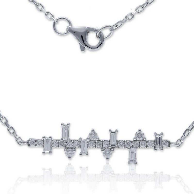 Peso in carati dei diamanti: Questa splendida collana presenta un totale di 0,5 carati di diamanti, con una combinazione di diamanti tondi e baguette. Ci sono 19 diamanti rotondi e 6 diamanti baguette, ognuno dei quali è stato meticolosamente