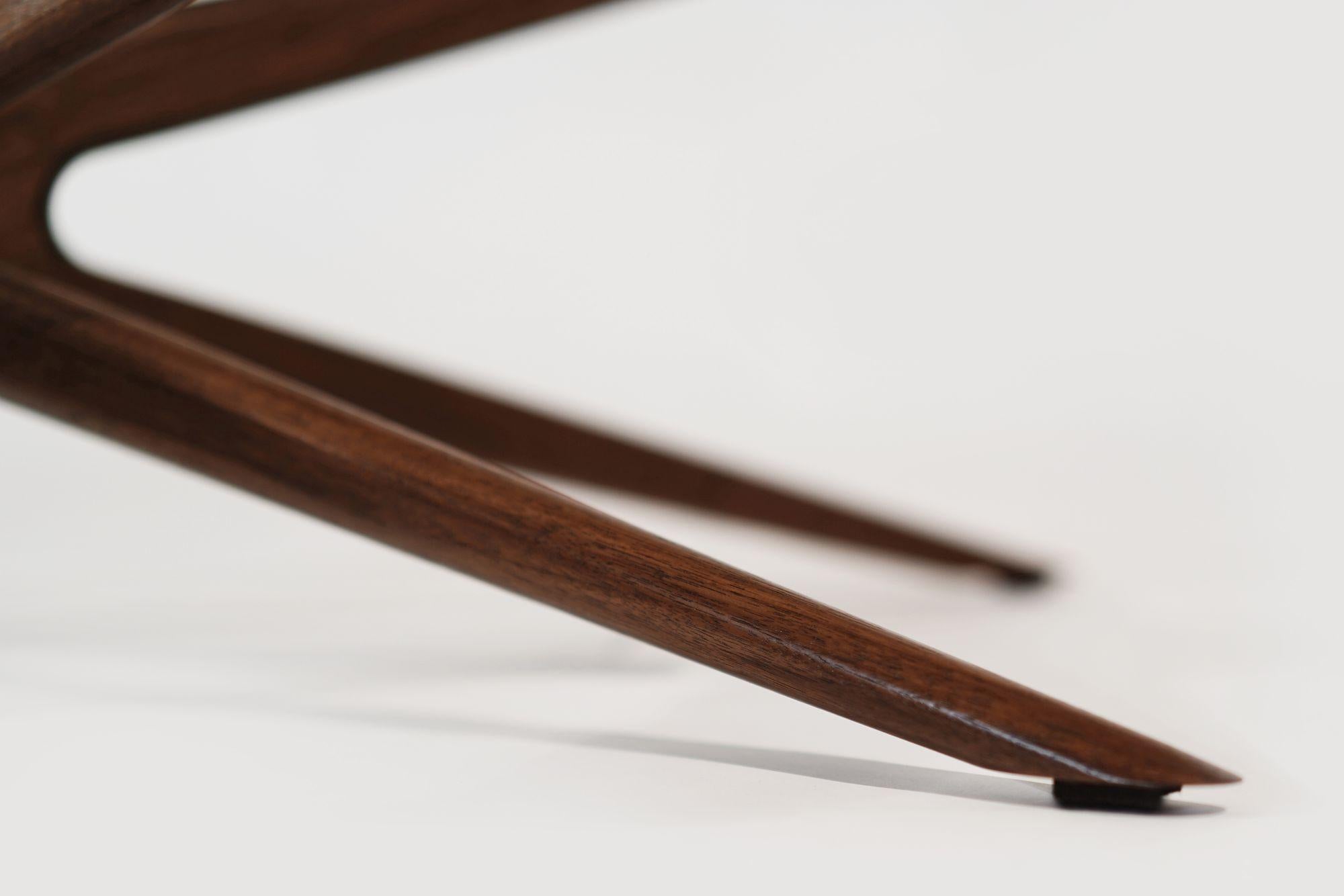 Table basse Gazelle en noyer spécial en vente 5