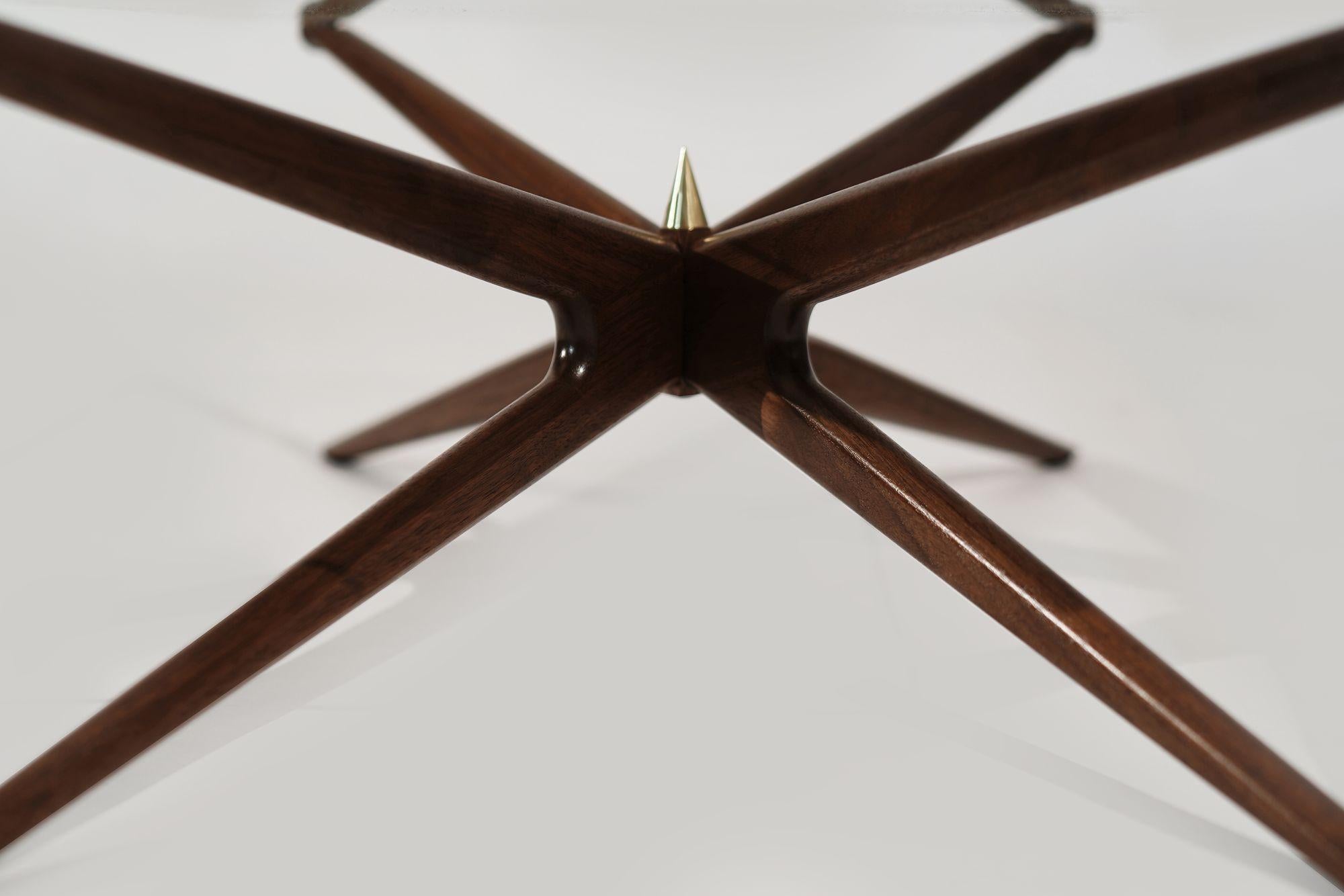 Table basse Gazelle en noyer spécial en vente 7