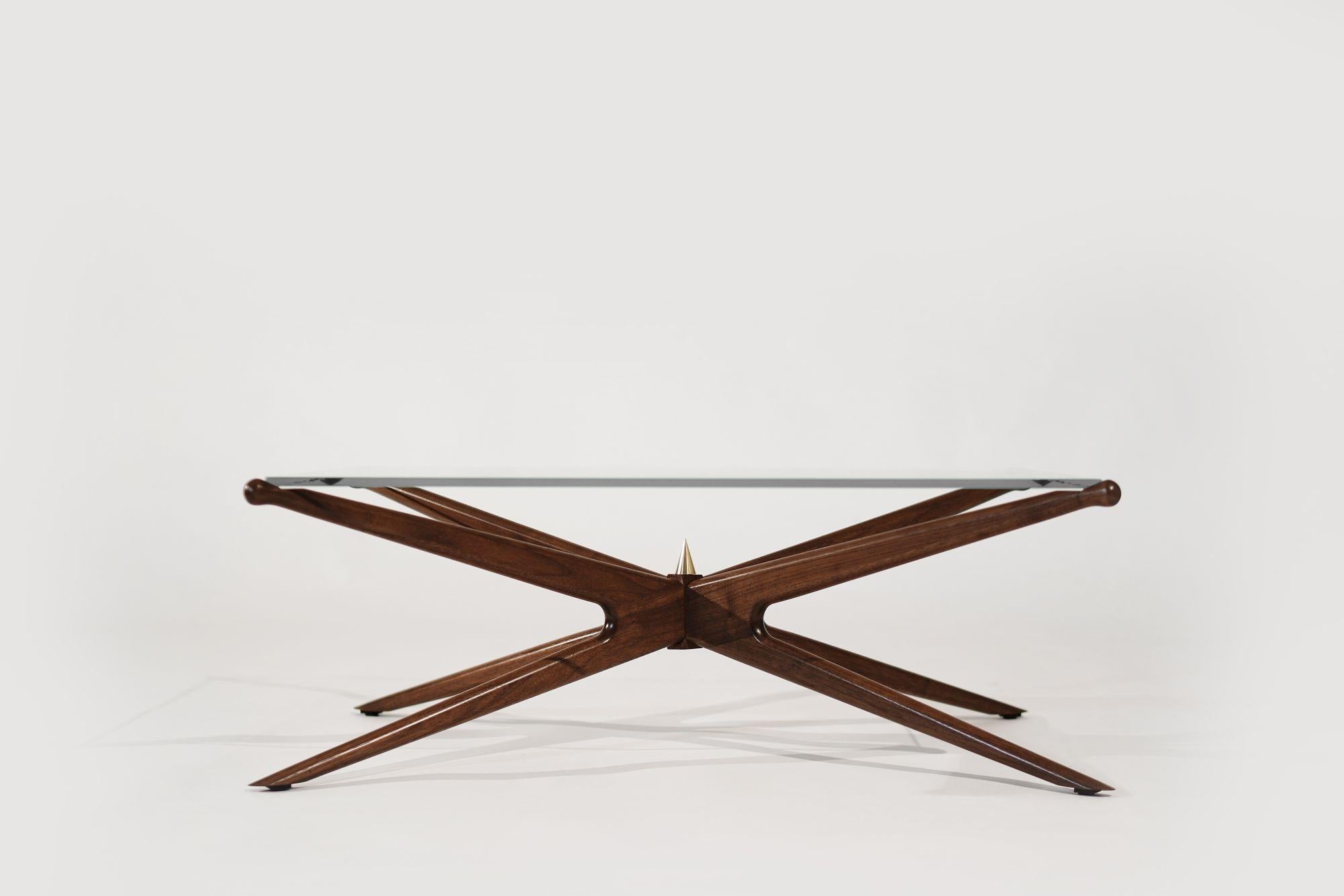 Mid-Century Modern Table basse Gazelle en noyer spécial en vente