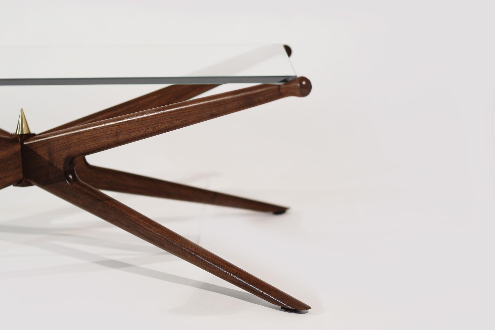 Table basse Gazelle en noyer spécial en vente 2