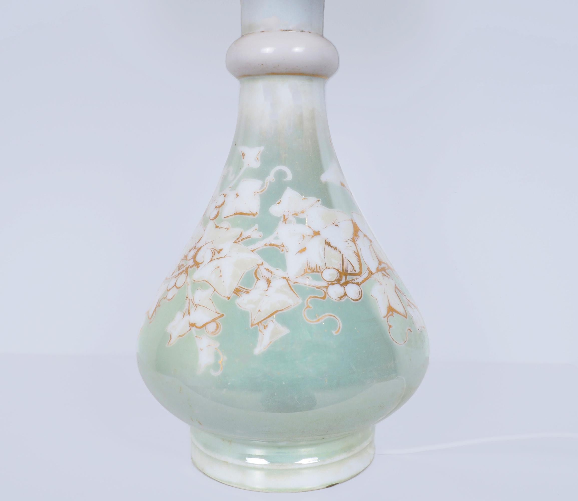 Early 20th Century G.B. Breveté Paris porcelain tablelamp, France 1920s For Sale