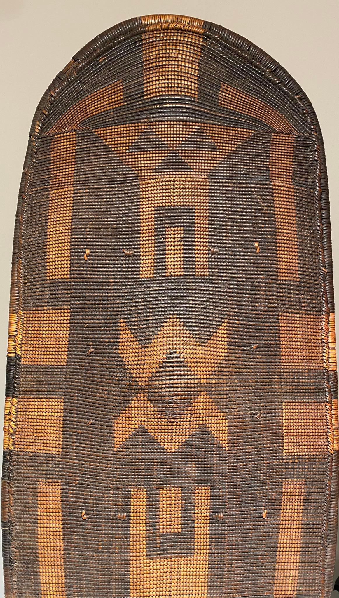 Gbilija Zande tribe Shield - Nzakara - Dr Congo - 19th Century - African Art In Good Condition For Sale In Leuven, BE