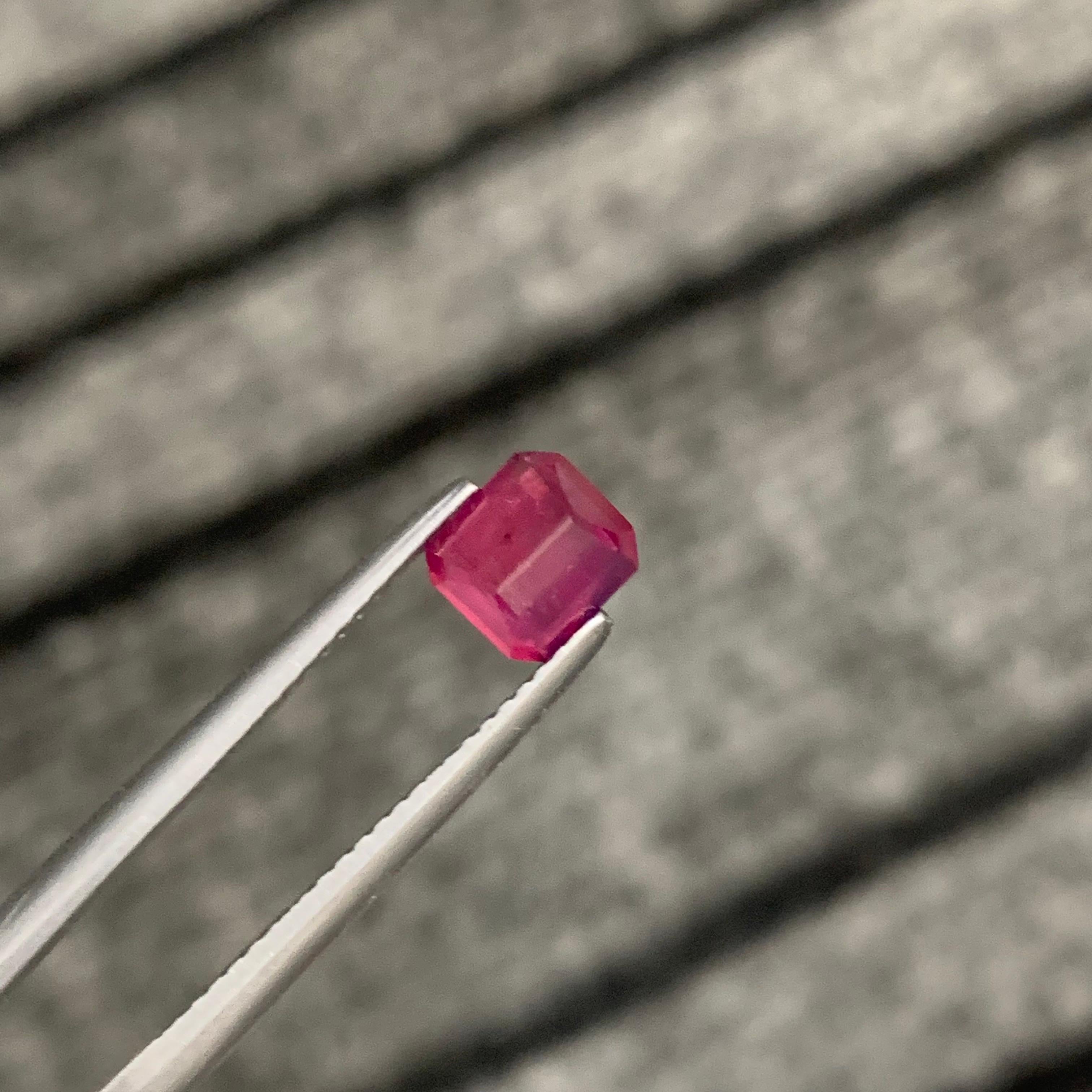 Femenino o masculino Gema suelta de rubí natural certificado GCI de 1,36 quilates y forma octogonal en venta