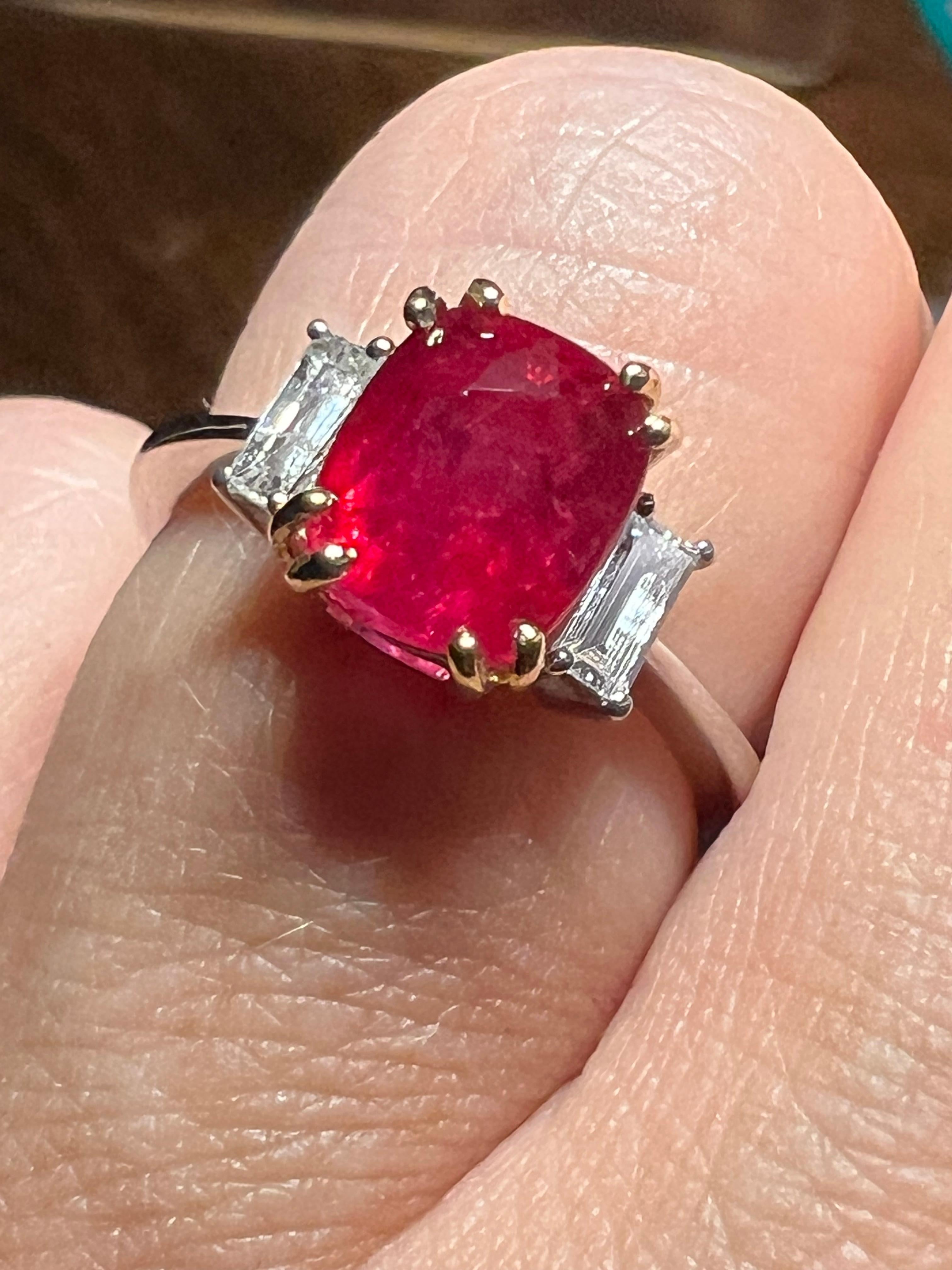 Bague en or 18 carats certifiée GCI, rubis naturel de 3,17 carats, diamants de 0,42 carat en vente 7