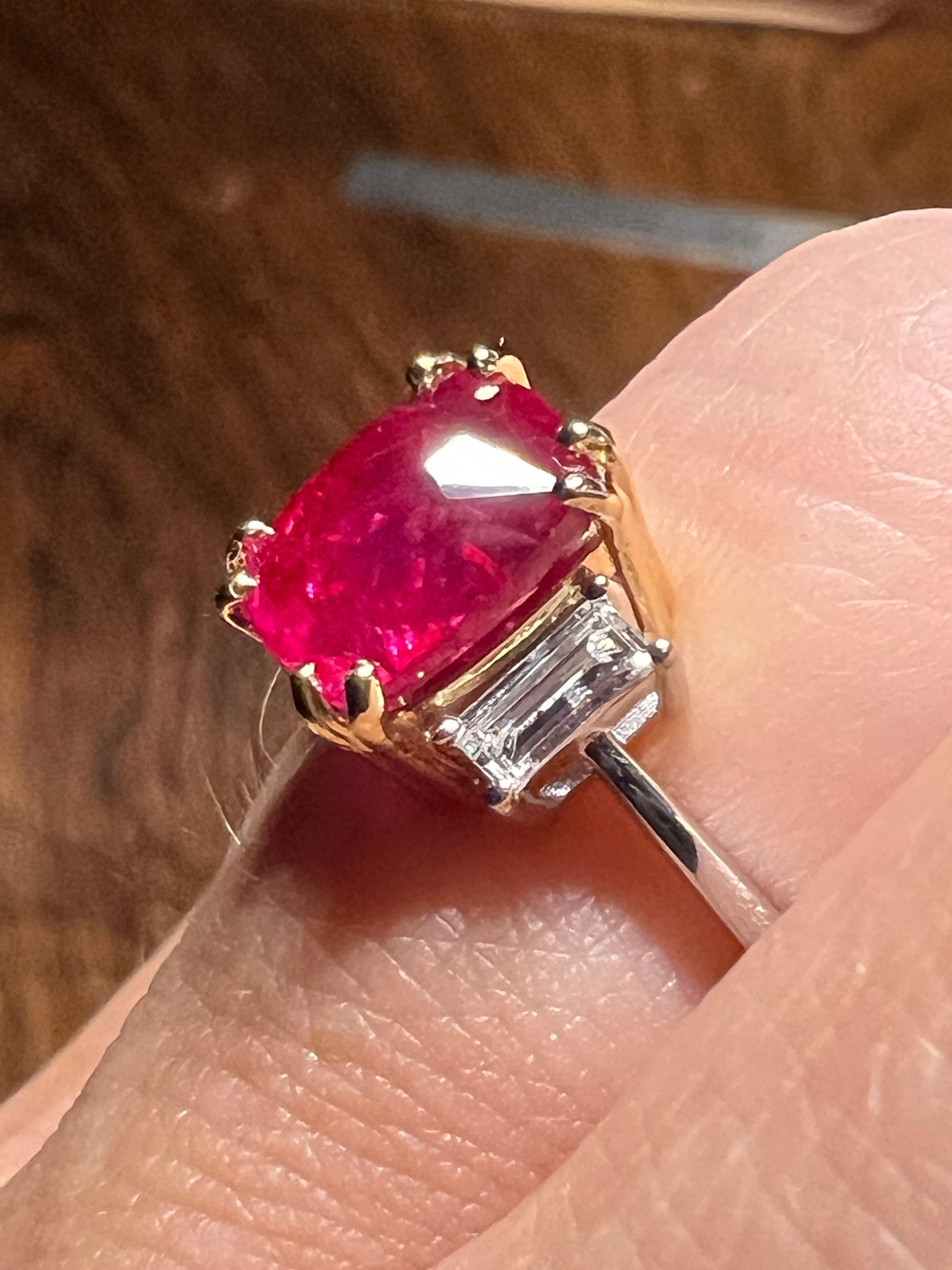Bague en or 18 carats certifiée GCI, rubis naturel de 3,17 carats, diamants de 0,42 carat en vente 9