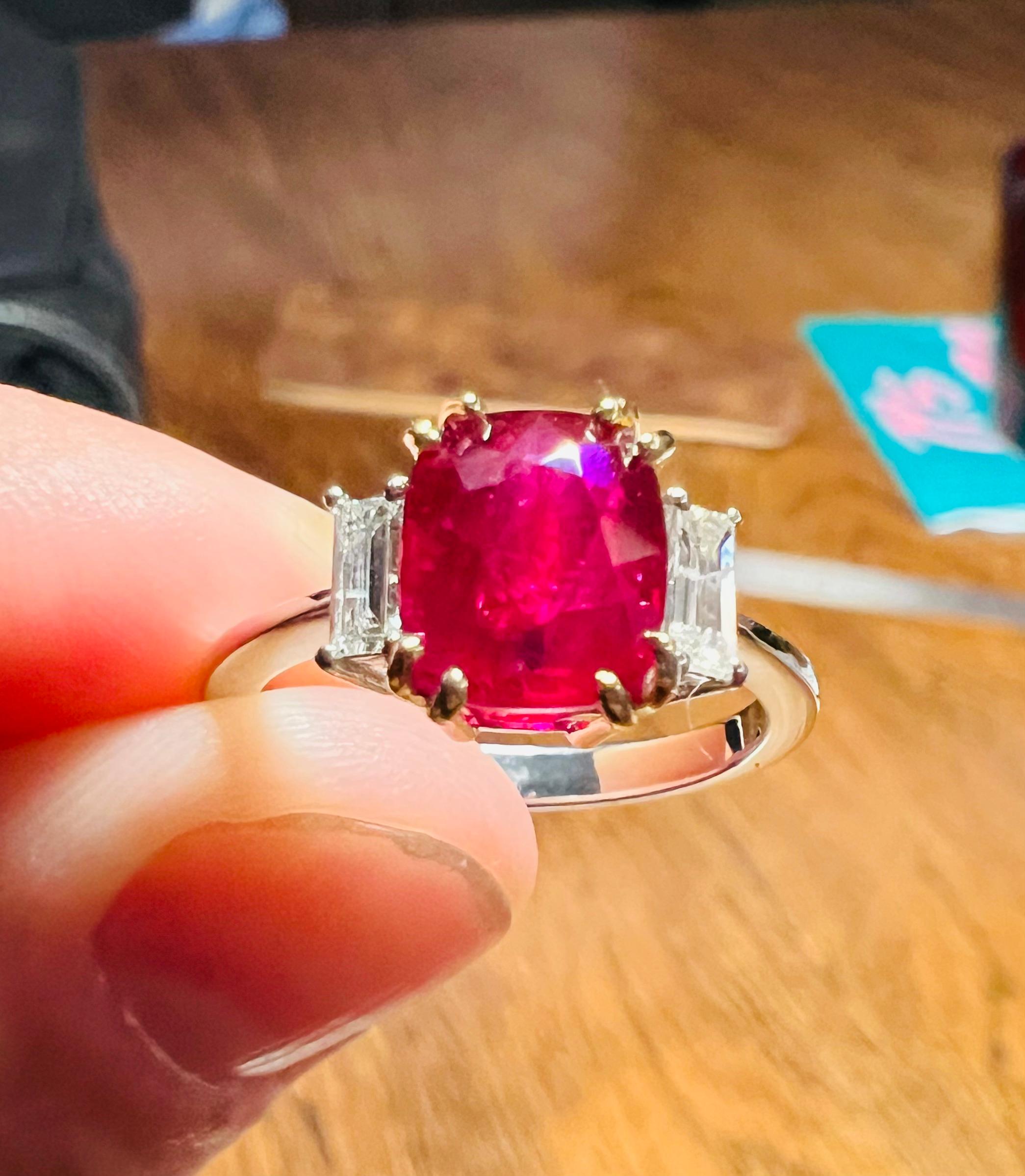 Art déco Bague en or 18 carats certifiée GCI, rubis naturel de 3,17 carats, diamants de 0,42 carat en vente