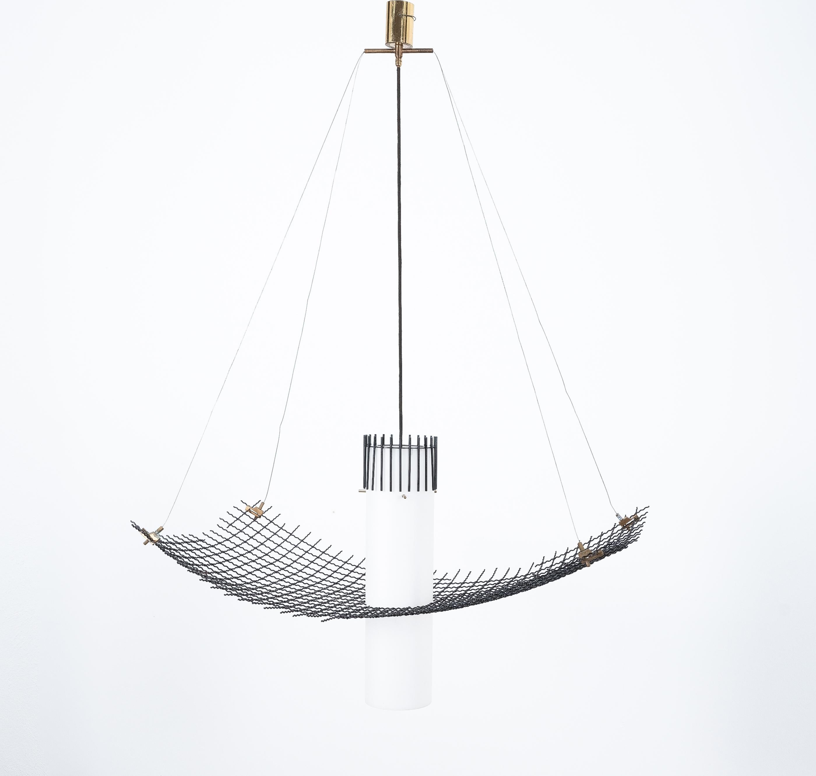Kronleuchter-Lampe im Stil von Lelii Opalglas und Stahlgittergeflecht von G.C.M.E  1960, Italien im Angebot 5