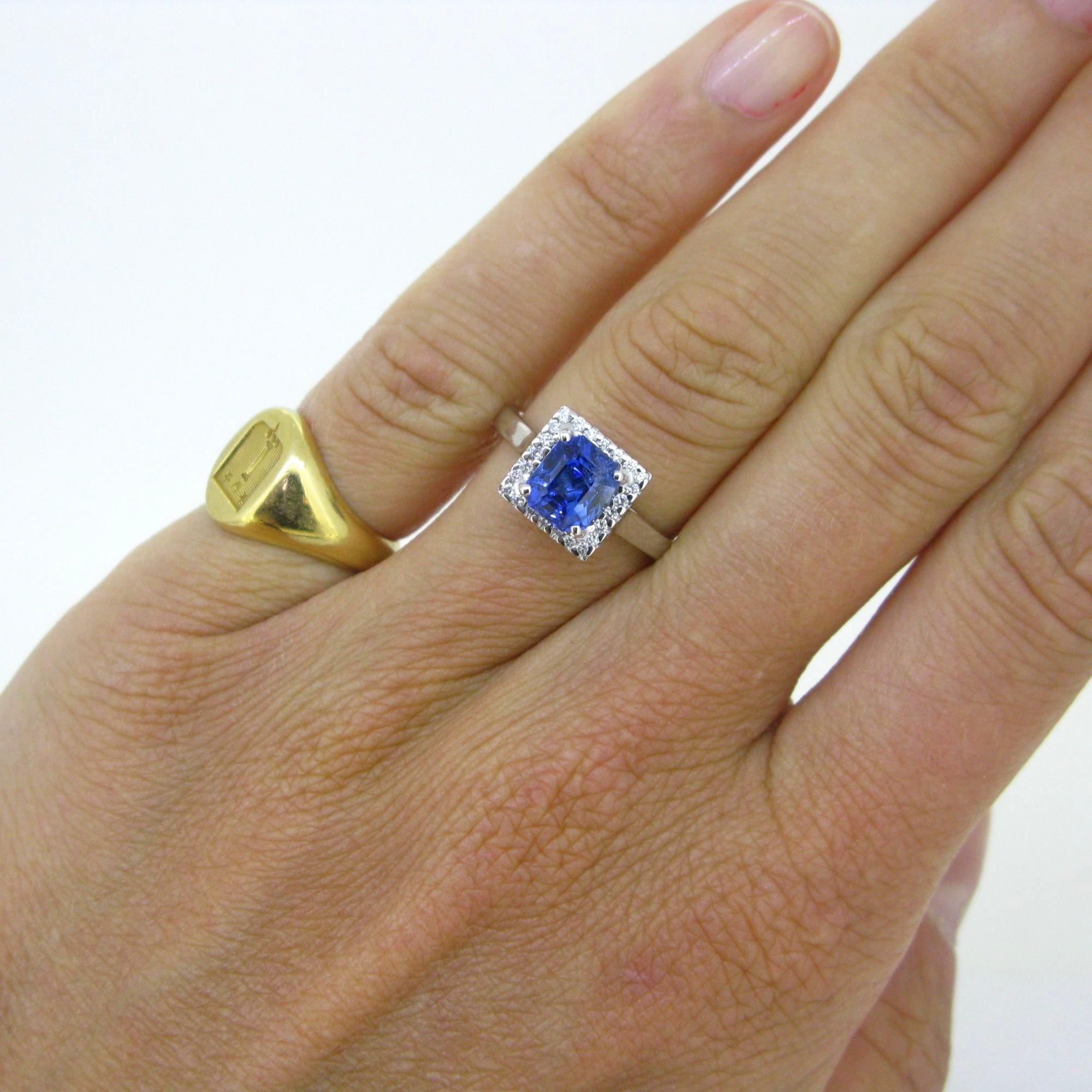 GCS 2.21ct Ceylon Sapphire Diamond Cluster Gold Ring For Sale 1