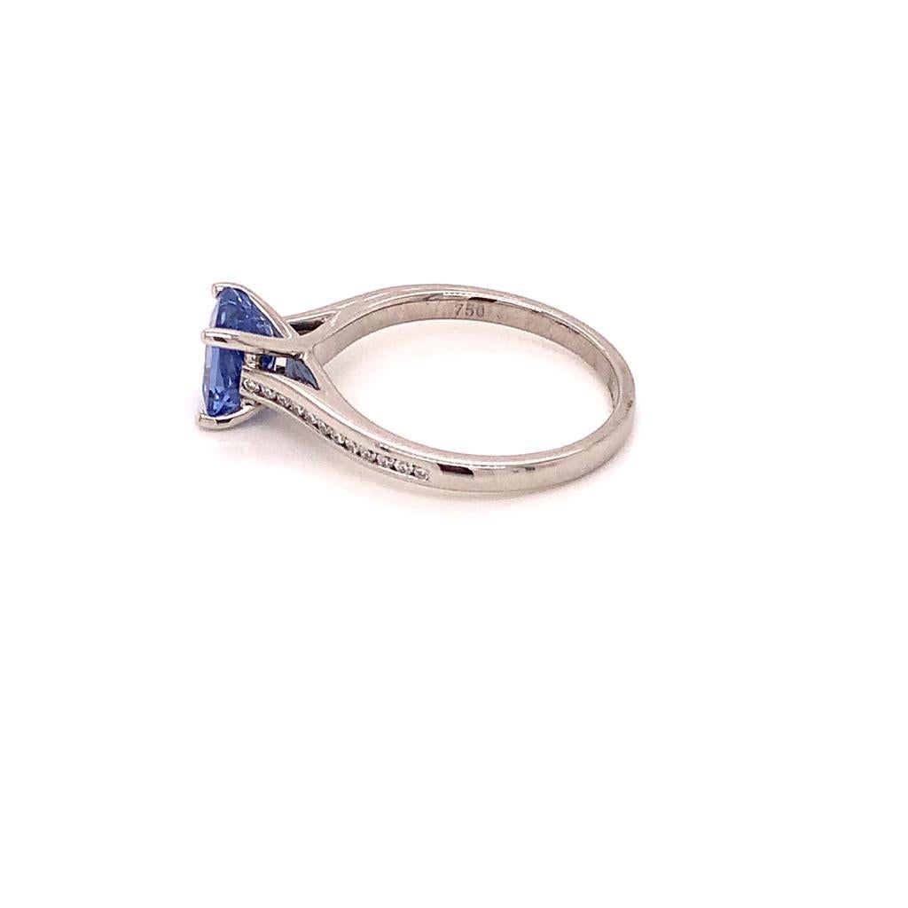 GCS Certified 2.04 Carat Square Cut Blue Sapphire and Diamond Ring in 18K Gold In New Condition For Sale In London, GB