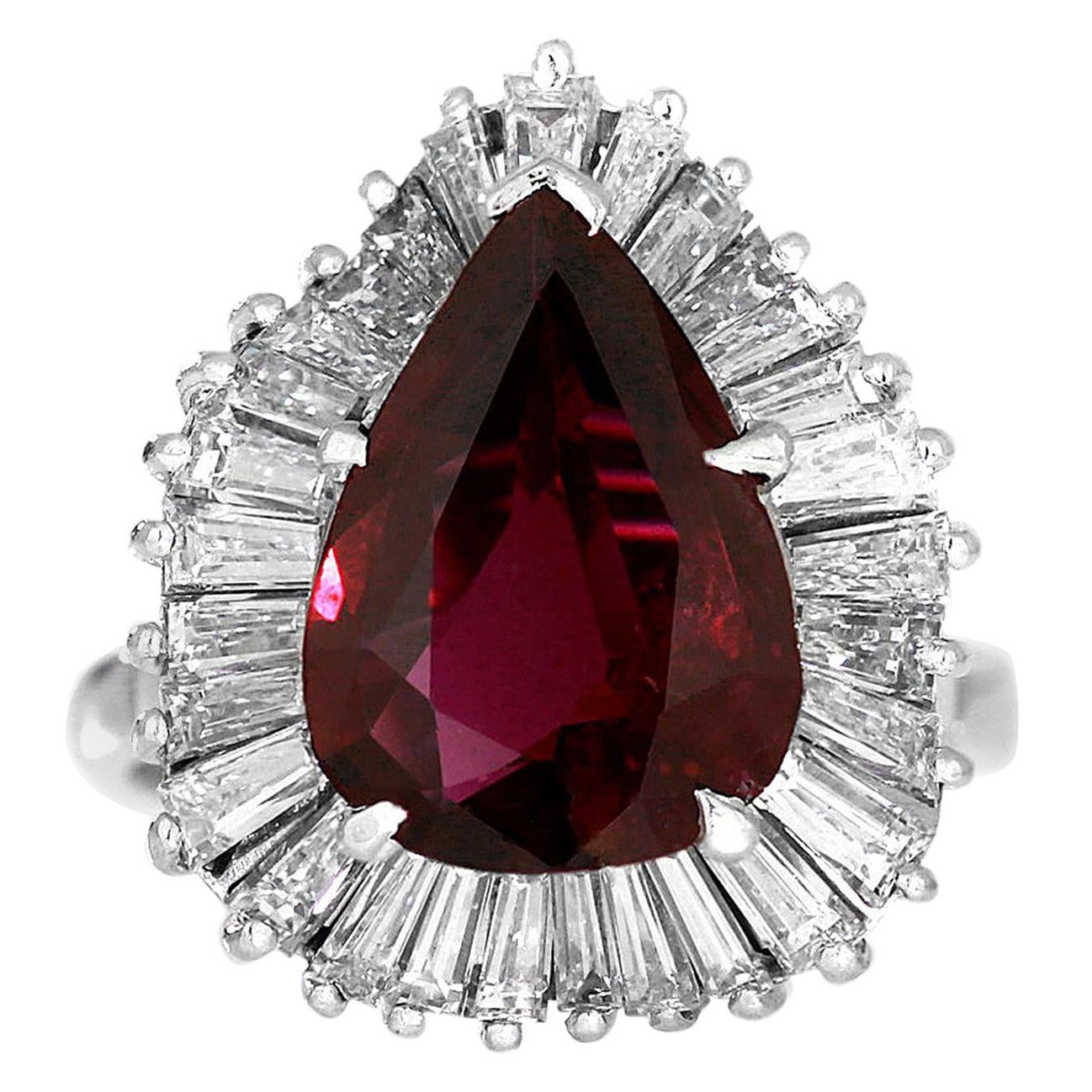 Bague grappe en forme de poire en rubis naturel certifié GCS de 3,6 carats et diamants