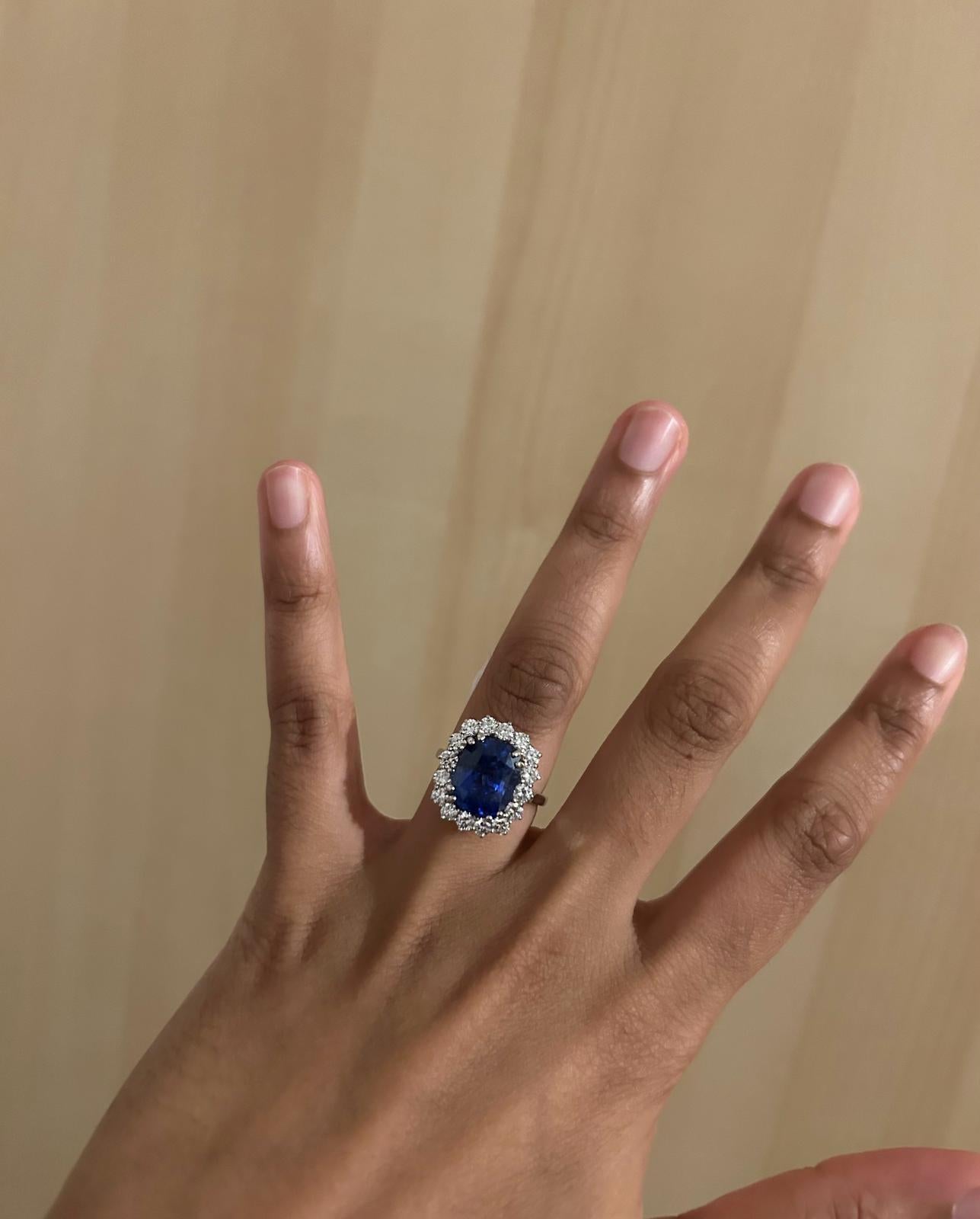 GCS Certified 8.57 Carat Ceylon Sapphire and Diamond Ring in 18K White Gold For Sale 2