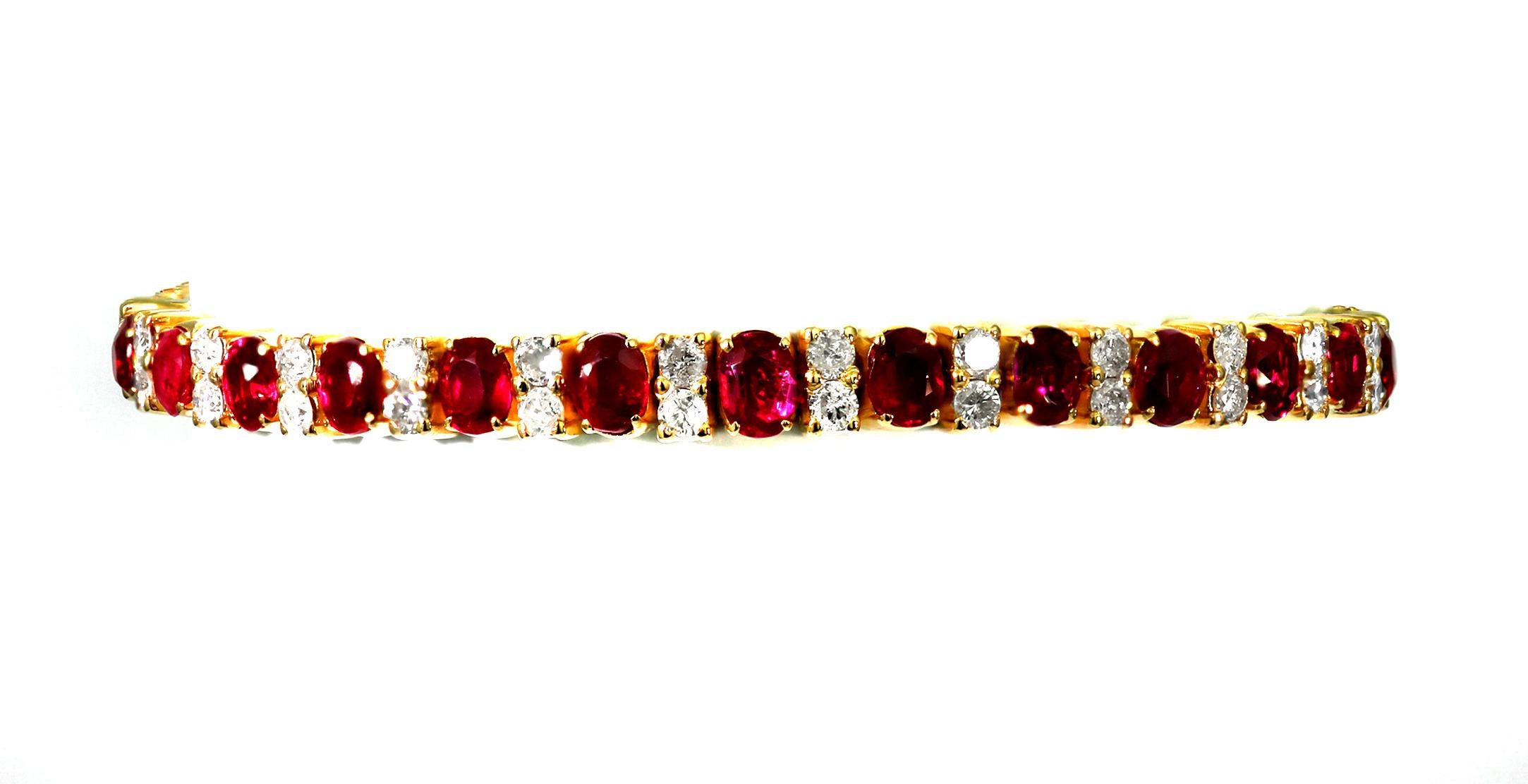 GCS-zertifizierte natürliche birmanische/Myanmar Rubin- und Diamant-Halskette und Armband  im Angebot 4