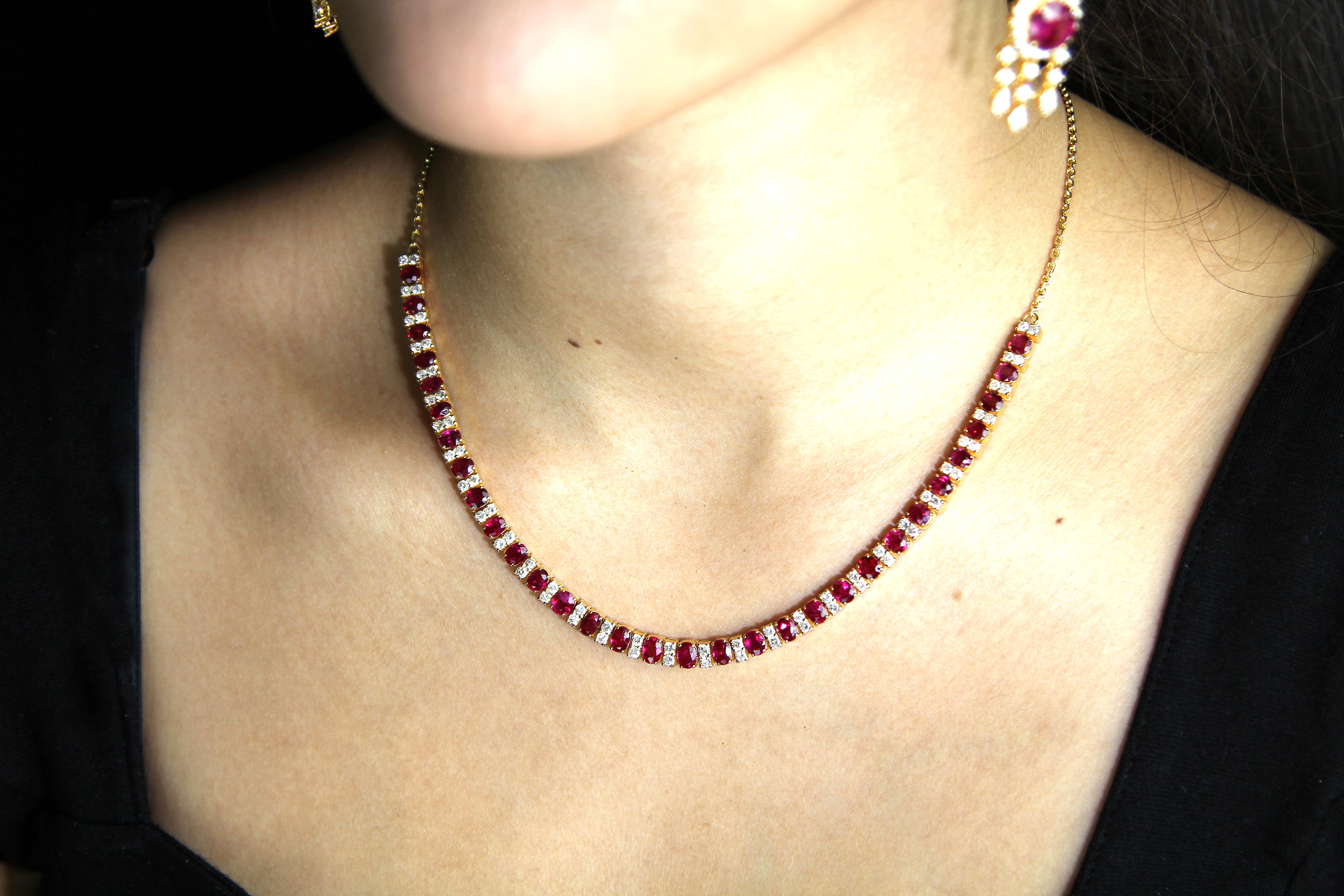 GCS-zertifizierte natürliche birmanische/Myanmar Rubin- und Diamant-Halskette und Armband  (Ovalschliff) im Angebot