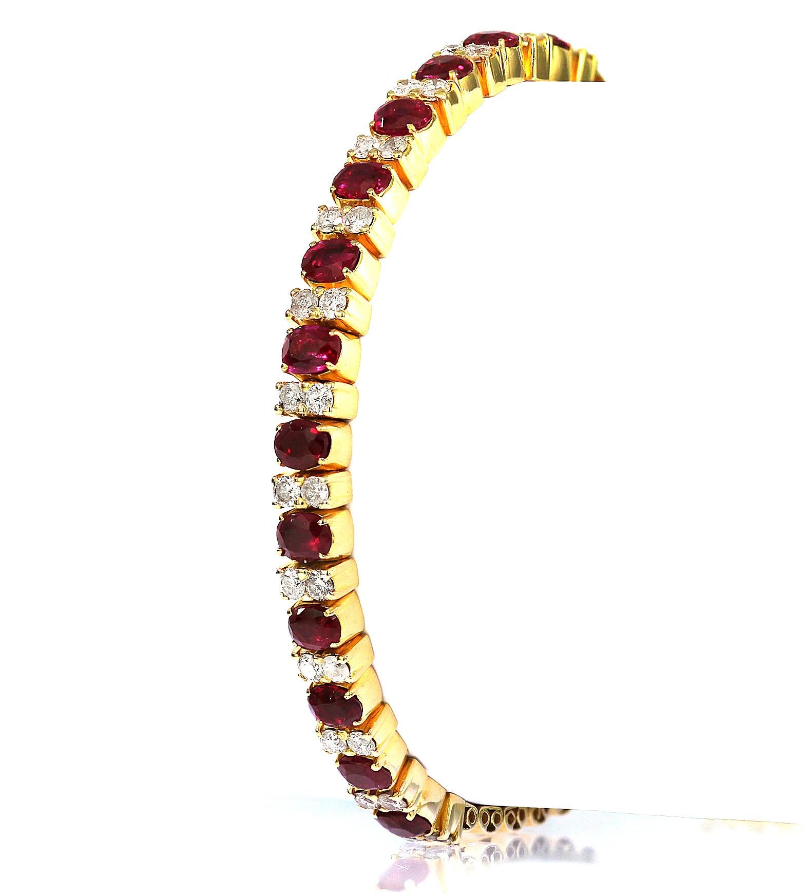 GCS-zertifizierte natürliche birmanische/Myanmar Rubin- und Diamant-Halskette und Armband  im Angebot 3