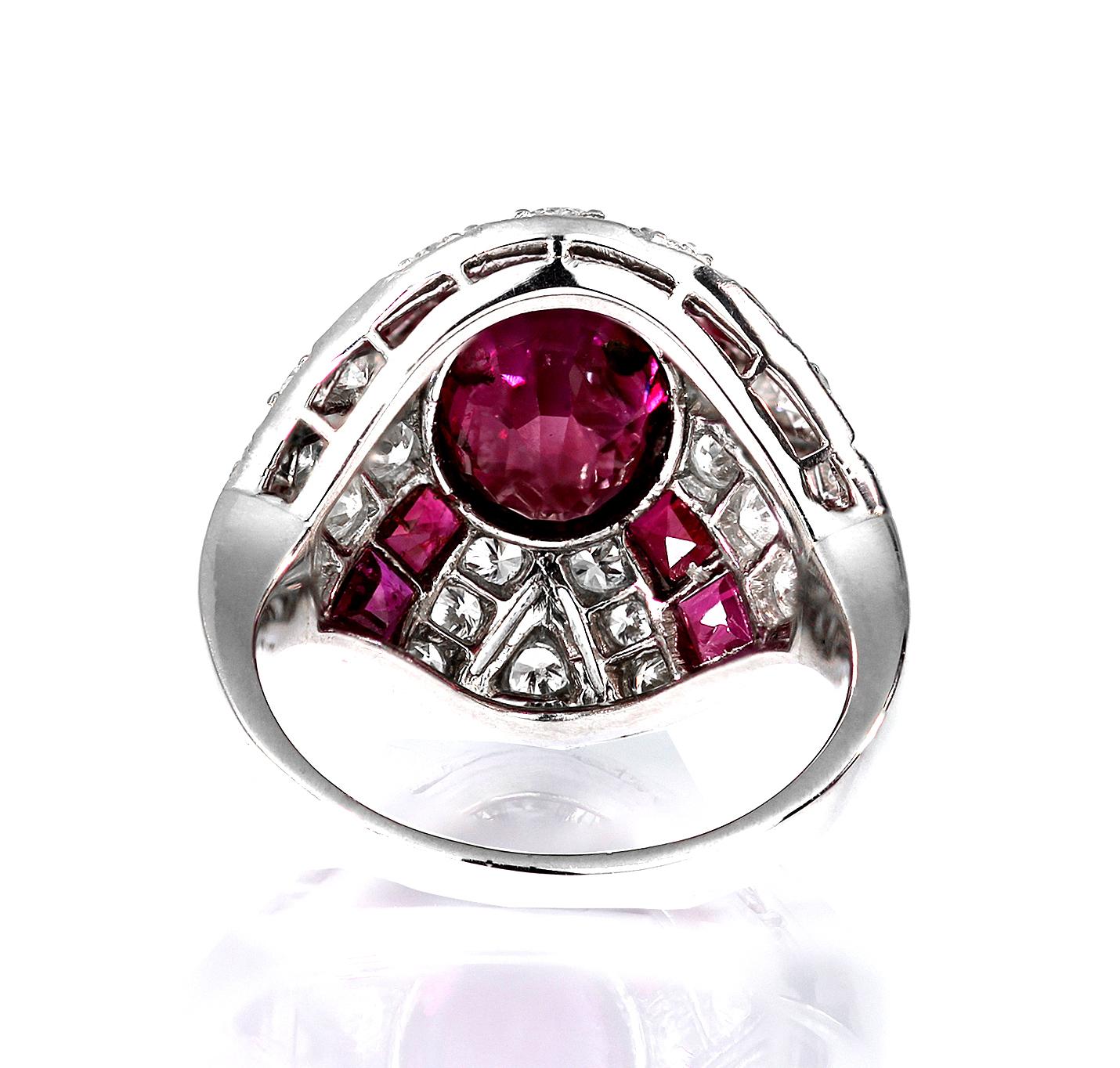 GCS Certified Natural Myanmar/ Burmese Ruby 2.3 ct & Diamond Ring, Vintage 1950s In Excellent Condition For Sale In London, GB