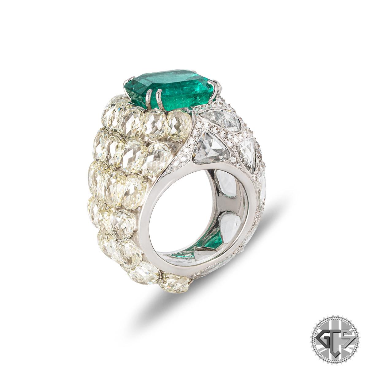 GCS Certified White Gold Columbian Emerald & Diamond Ring 15.60ct In Excellent Condition For Sale In London, GB