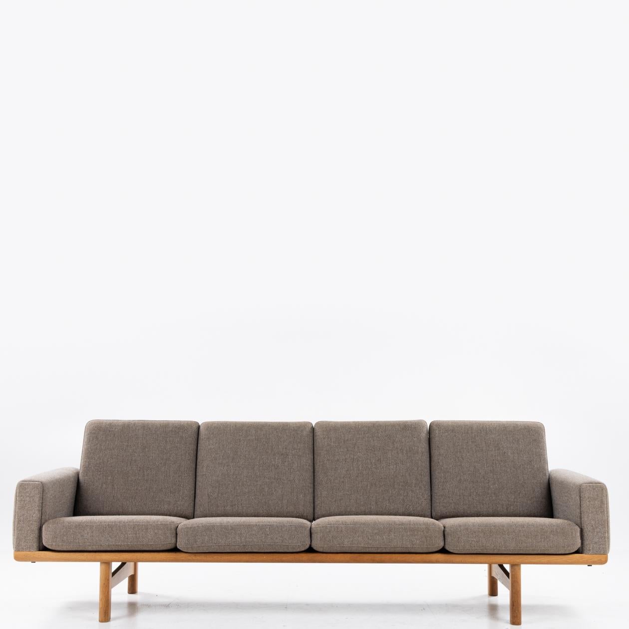 GE 236/4 - 4-seater sofa by Hans J. Wegner / Getama In Good Condition In Copenhagen, DK