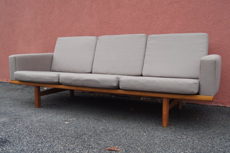 Hans Wegner designed this comfortable three-seat sofa, model GE-236, for GETAMA in the mid-1950s. It features an angled solid oak frame whose slats create a handsome lattice in back.

The sofa will require reupholstering.