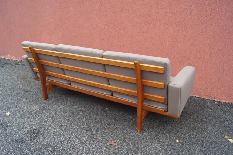 Mid-20th Century GE-236 Three-Seat Sofa by Hans Wegner for GETAMA For Sale