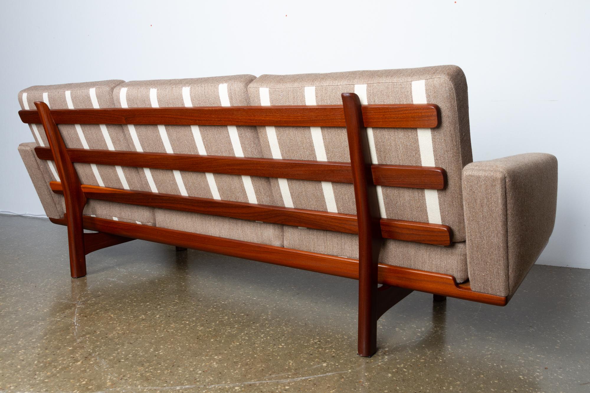 GE-236 Three-Seat Sofa by Hans J. Wegner for GETAMA, 1960s 6