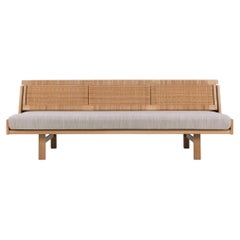GE 258 - Sofá de roble patinado de Hans J. Wegner