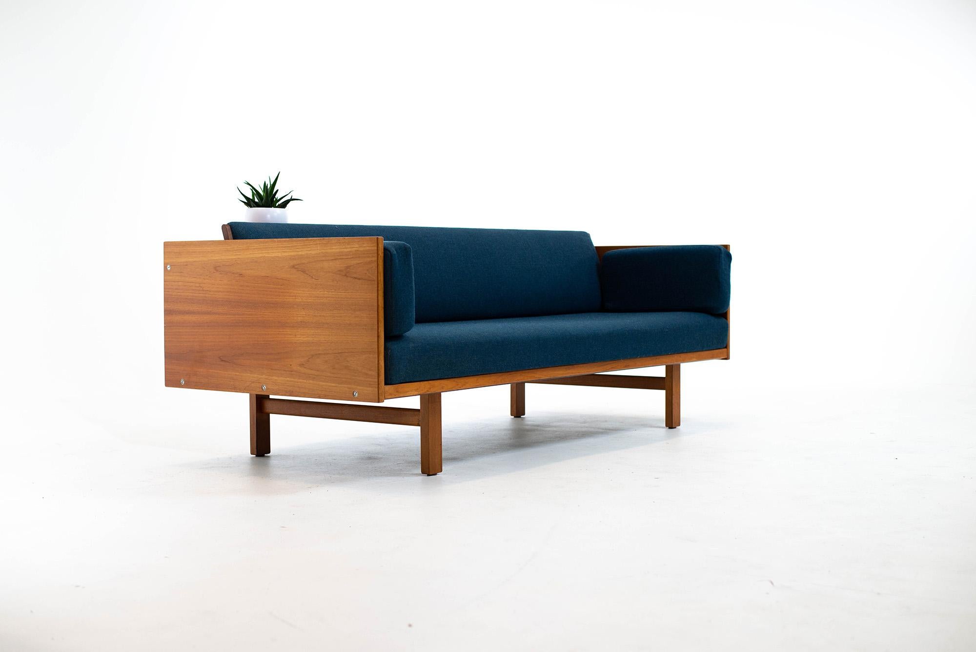 Mid-Century Modern GE-259 Adjustible Daybed / Sofa by Hans Wegner for Getama For Sale