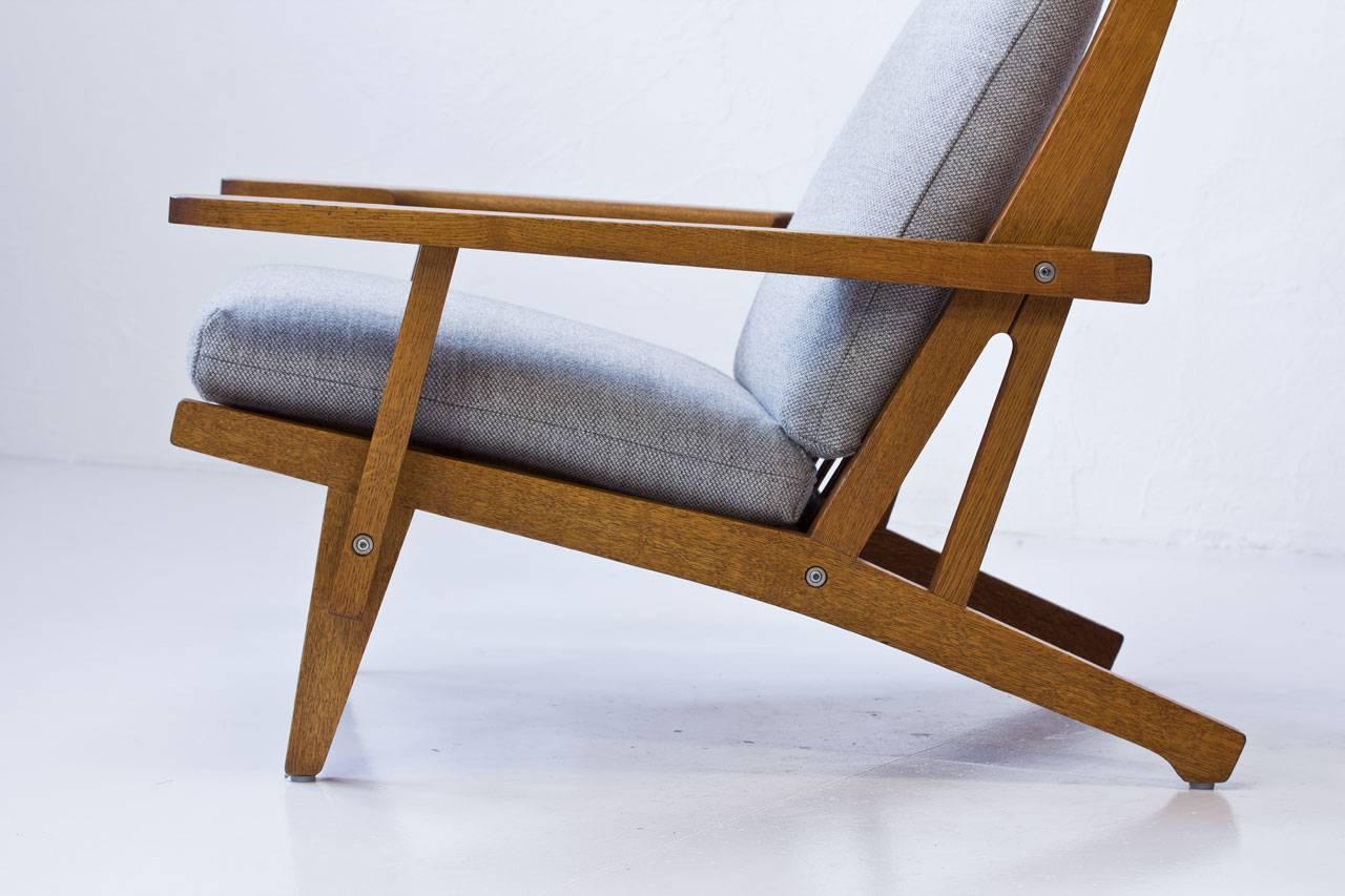 GE 375 Lounge Chair by Hans J. Wegner for GETAMA, Denmark, 1960s In Excellent Condition In Stockholm, SE
