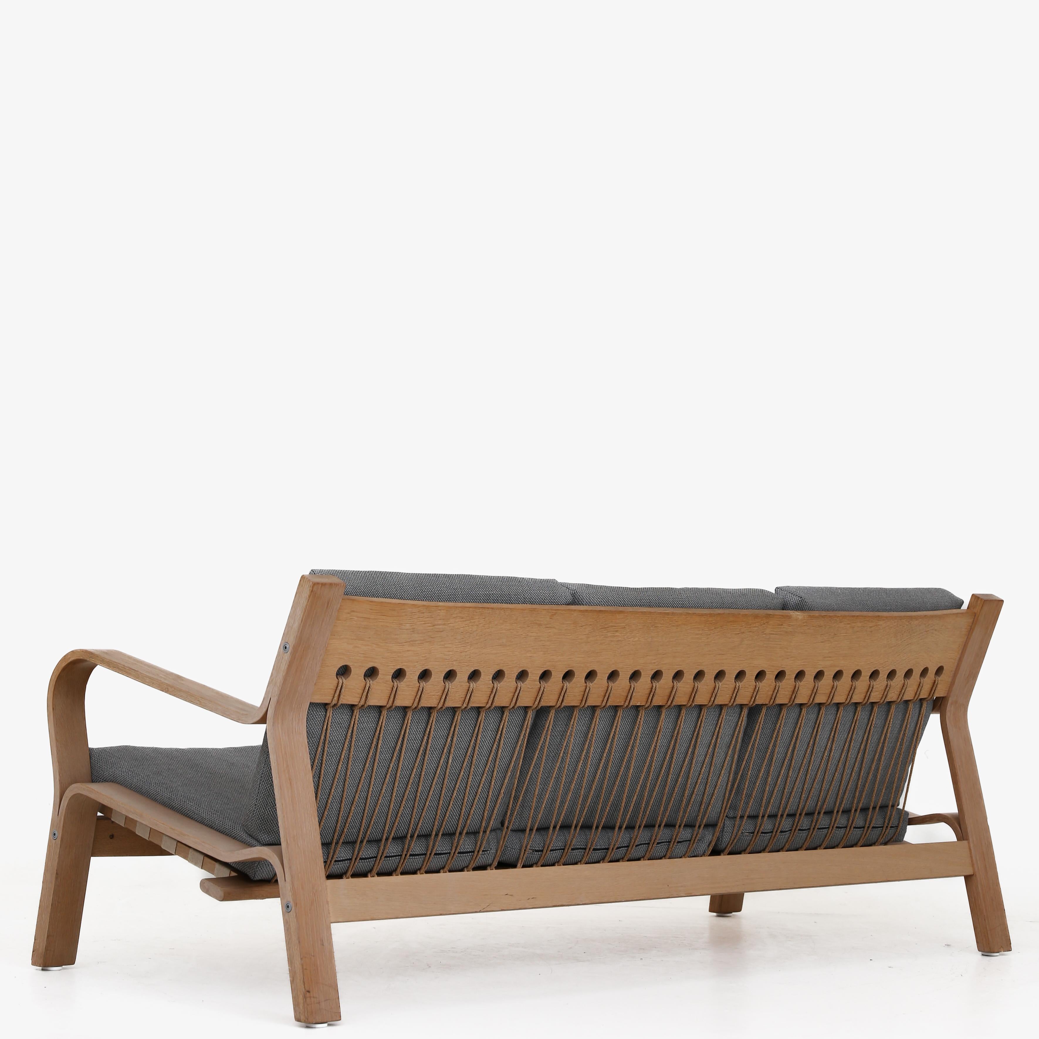 Scandinavian Modern Ge 671/3 Sofa by Hans J. Wegner For Sale