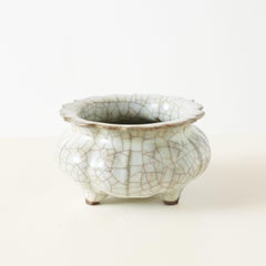 Ge-Type Tripod Censer with Ice Crackle Glaze