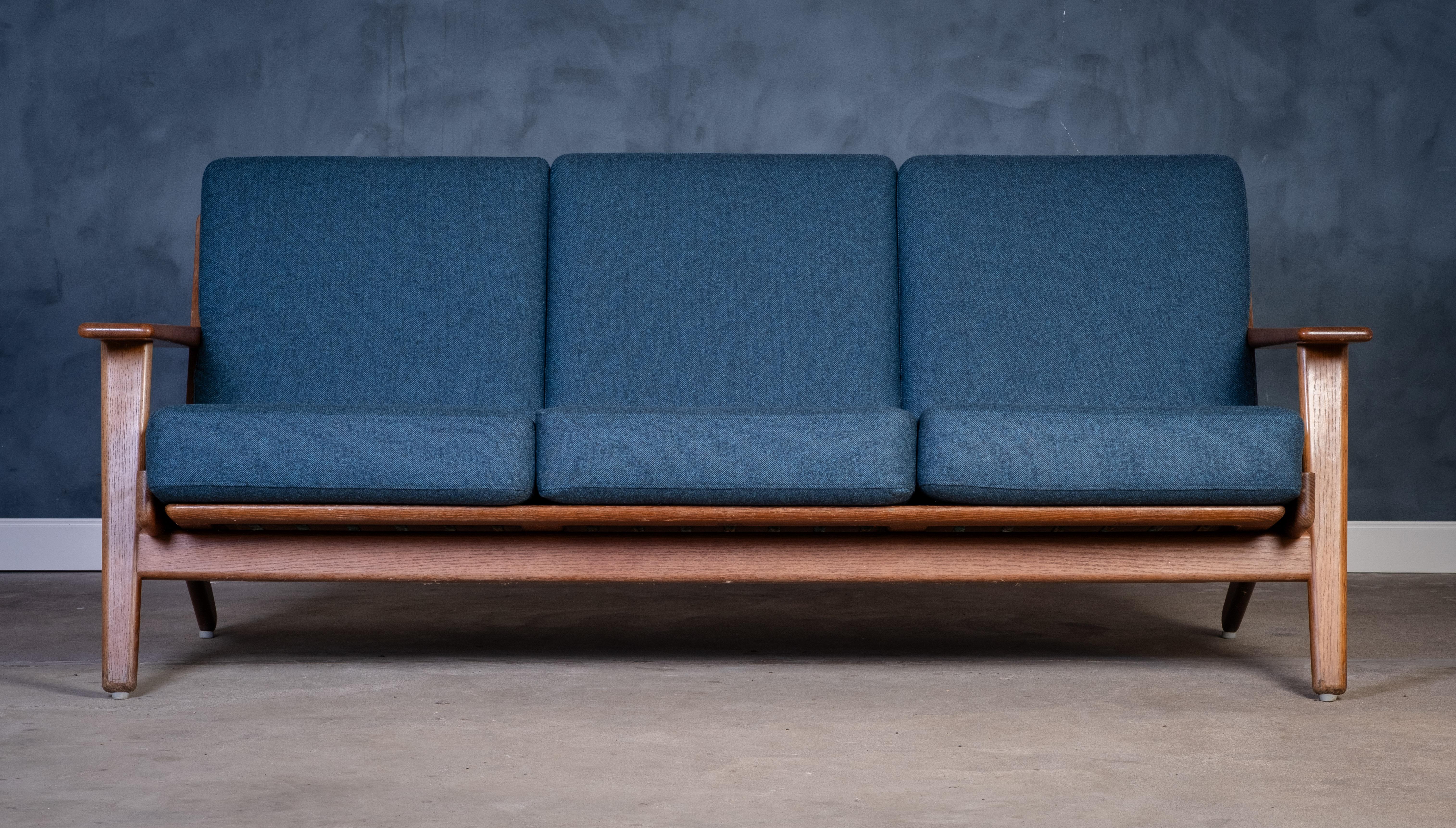 GE290 Dreisitziges Sofa in Eiche von Hans J. Wegner für Getama, 1960er Jahre (Moderne der Mitte des Jahrhunderts) im Angebot