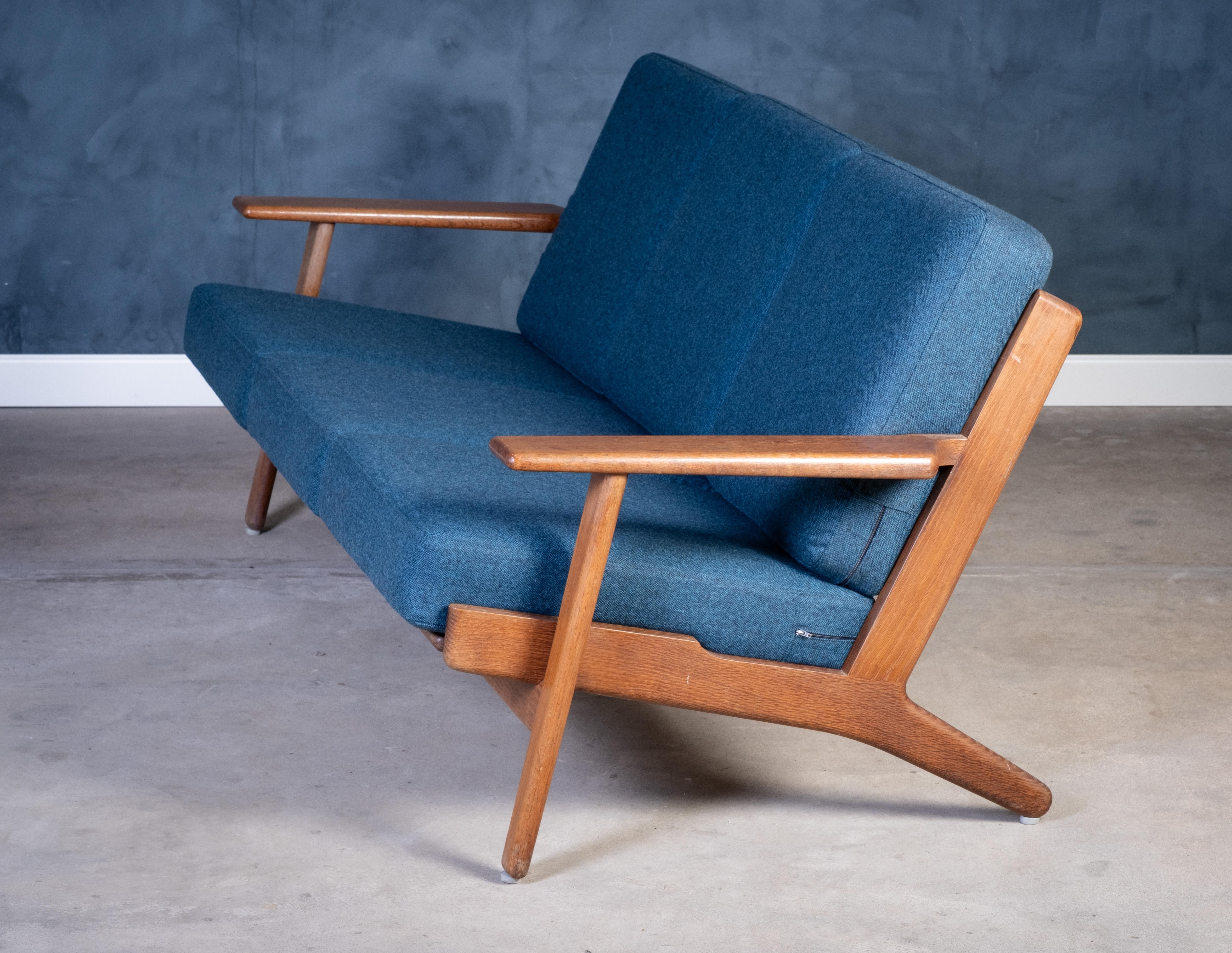 GE290 Dreisitziges Sofa in Eiche von Hans J. Wegner für Getama, 1960er Jahre (Dänisch) im Angebot