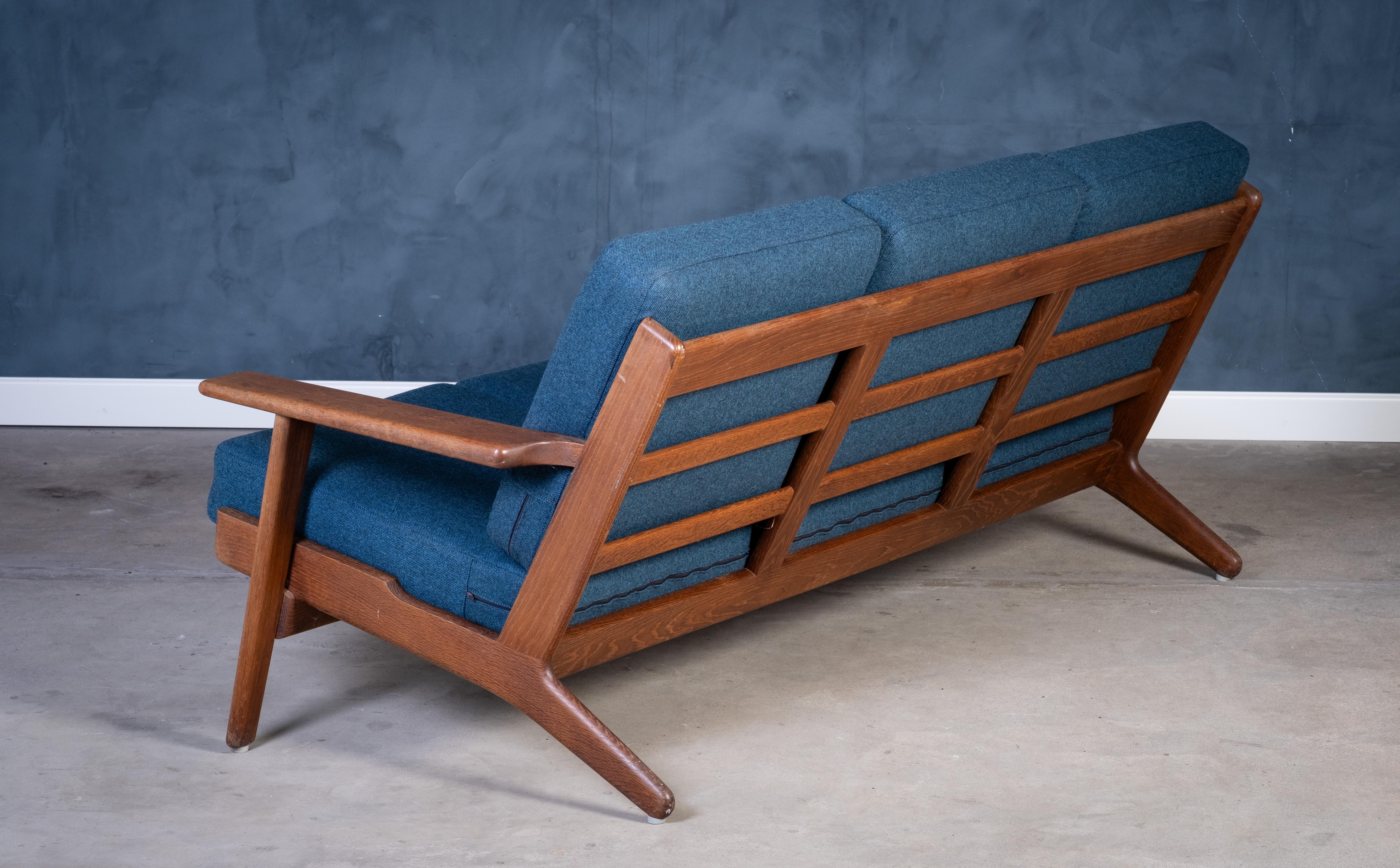 GE290 Dreisitziges Sofa in Eiche von Hans J. Wegner für Getama, 1960er Jahre (Mitte des 20. Jahrhunderts) im Angebot