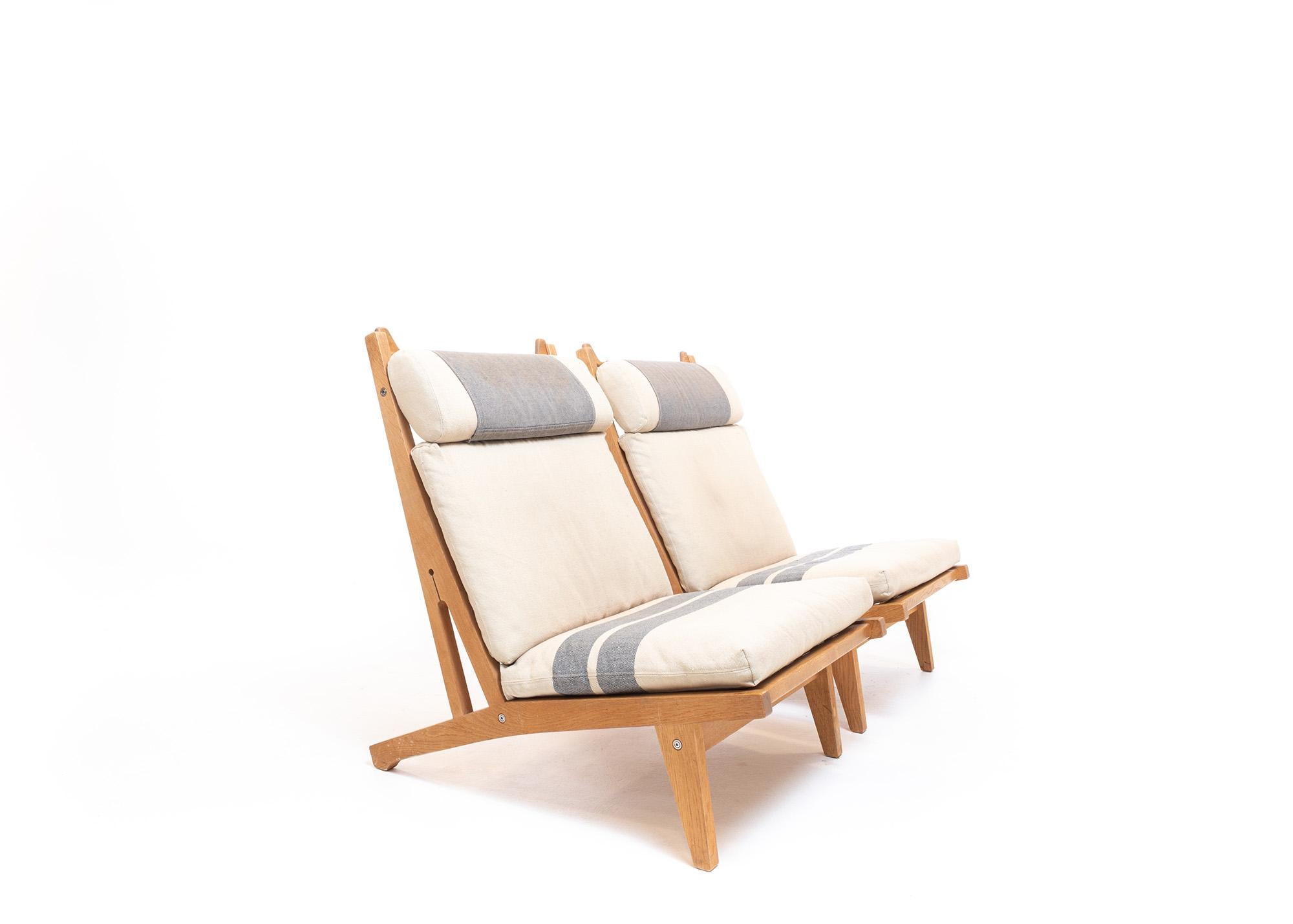 Hans Wegner's GE-370 lounge chair is an iconic piece of mid-century modern design that captures the essence of Danish craftsmanship and style. This beautiful lounge chair was designed by Hans J. Wegner in the 1960s and was a part of his famous GE