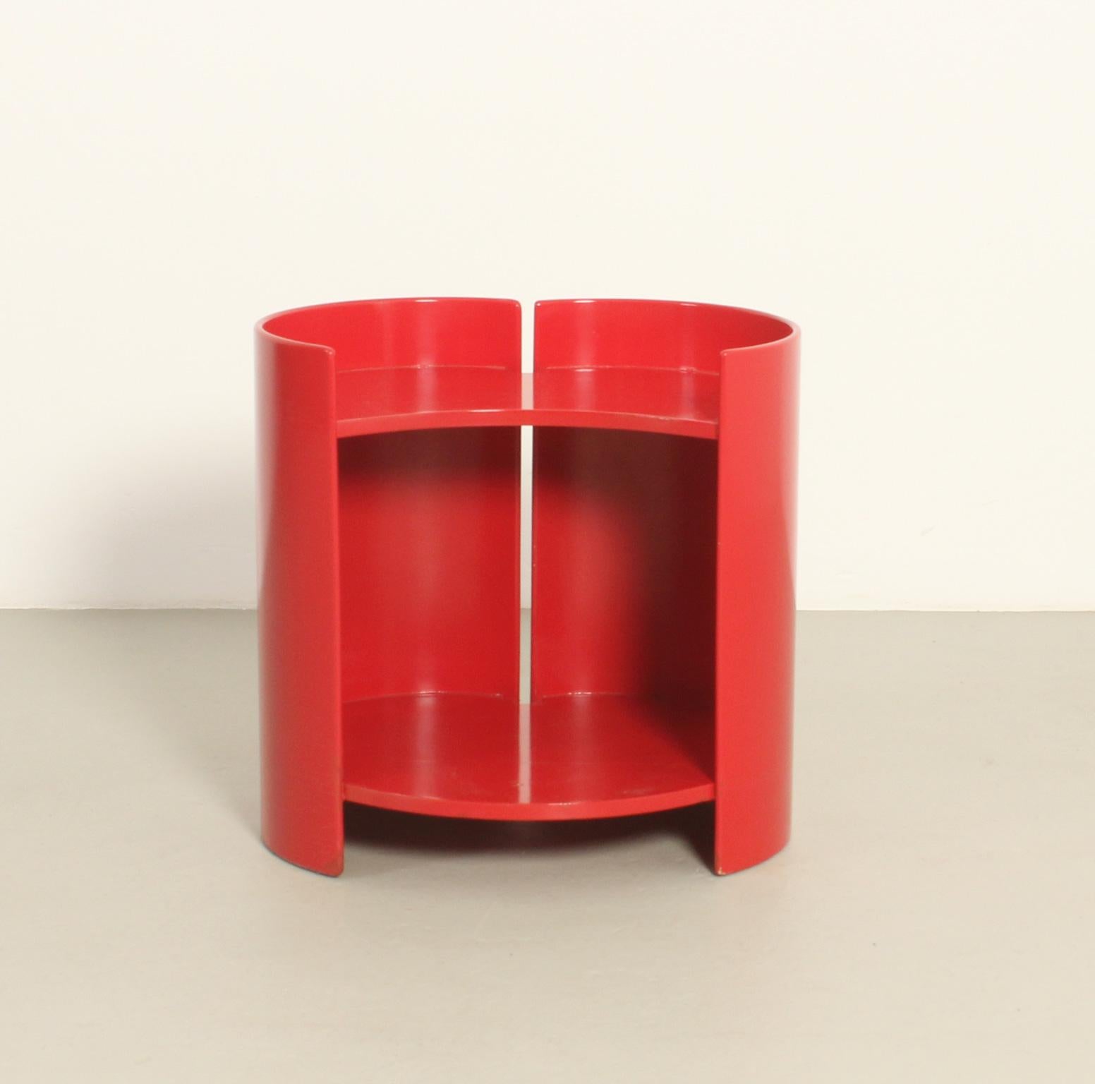 Gea side table designed in 1961 by Japanese architect and designer Kazuhide Takahama for Gavina, Italy. Laminated wood with red lacquered.