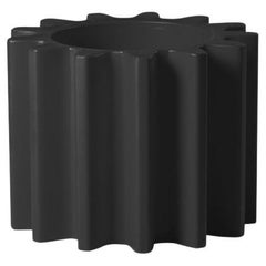 Gear Pot Jet Black Pot di Anastasia Ivanyuk