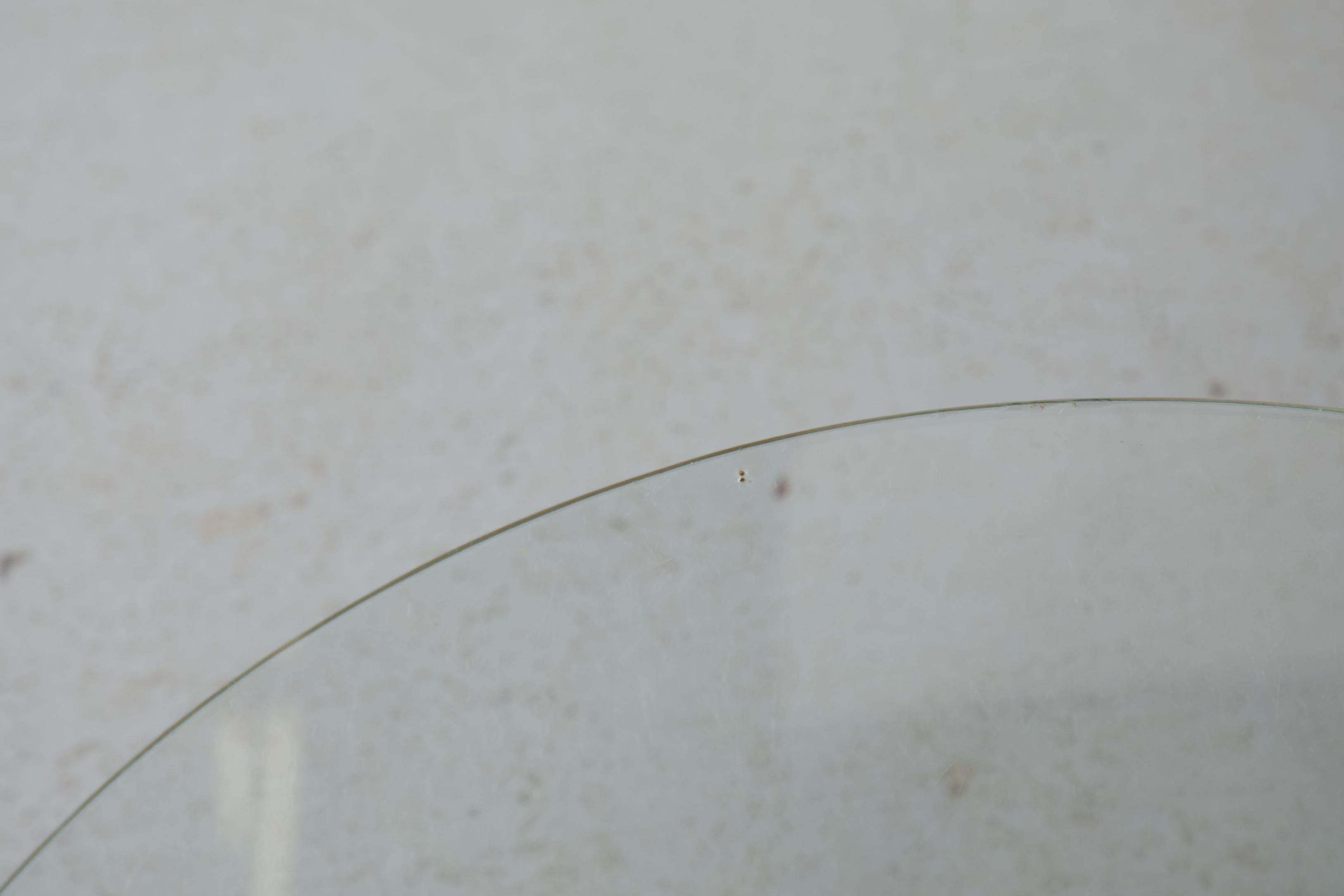 Gebr. Jonkers (attr) Table basse moderniste en verre avec panier en rotin en vente 4