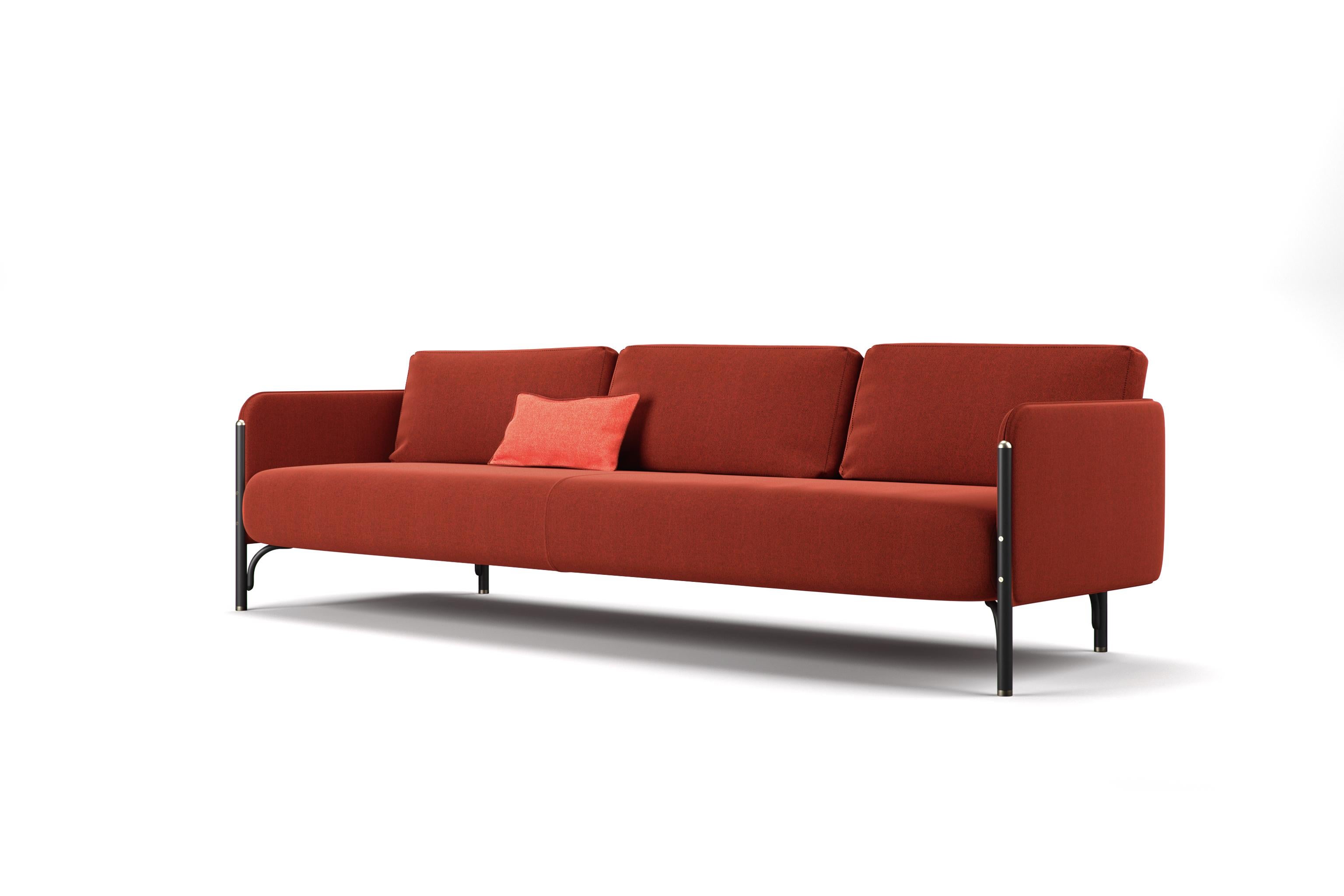 Moderno Gebrüder Thonet Vienna GmbH Jannis Divano a 3 posti in schiuma con rivestimento rosso in vendita