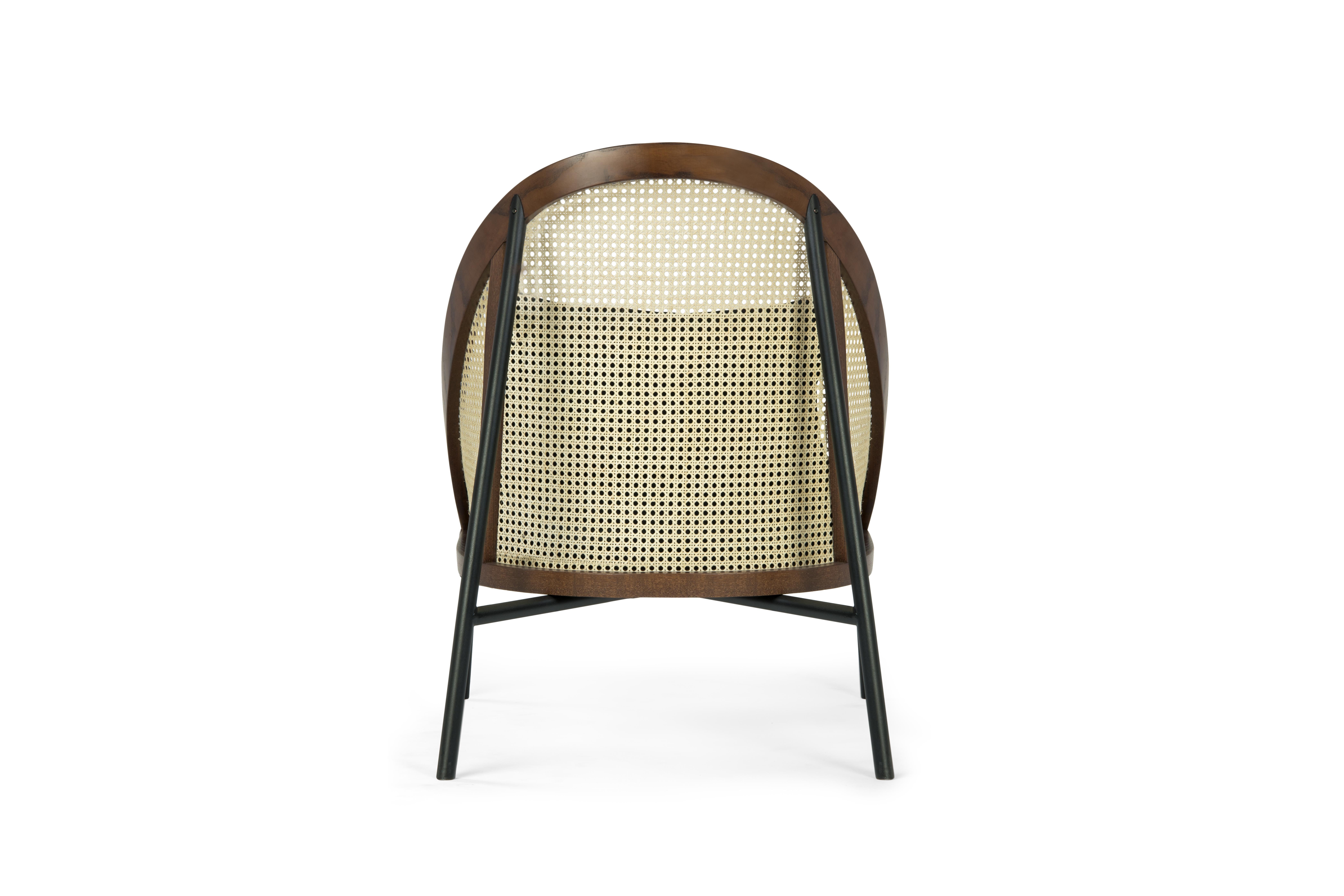 Avec un style équilibré et une passion pour le savoir-faire de haut niveau, la marque Chiara Andreatti propose LOE, une chaise longue aux courbes harmonieuses, alliant facilité et raffinement. Une recherche d'un savoir-faire élégant, une combinaison
