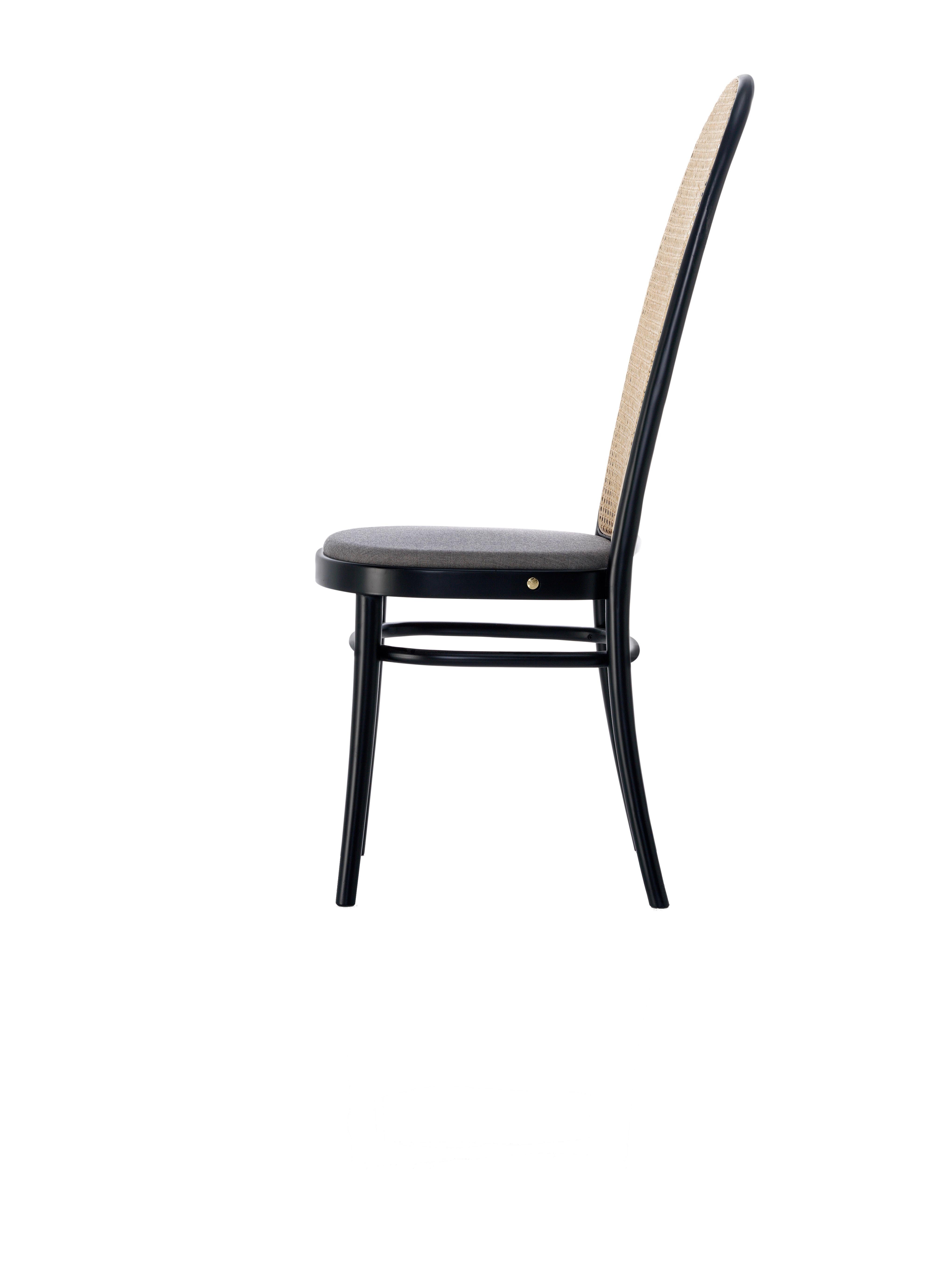 Morris chair, by the creative duo GamFratesi, reinterprets the classic Viennese seat, by using new proportions which broaden its perspective, suggesting new references to design icons. The structure is made up of steam-bent solid beech elements and