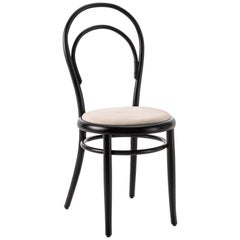 Gebrder Thonet Vienna GmbH N.14 Stuhl in Schwarz mit gepolstertem Sitz