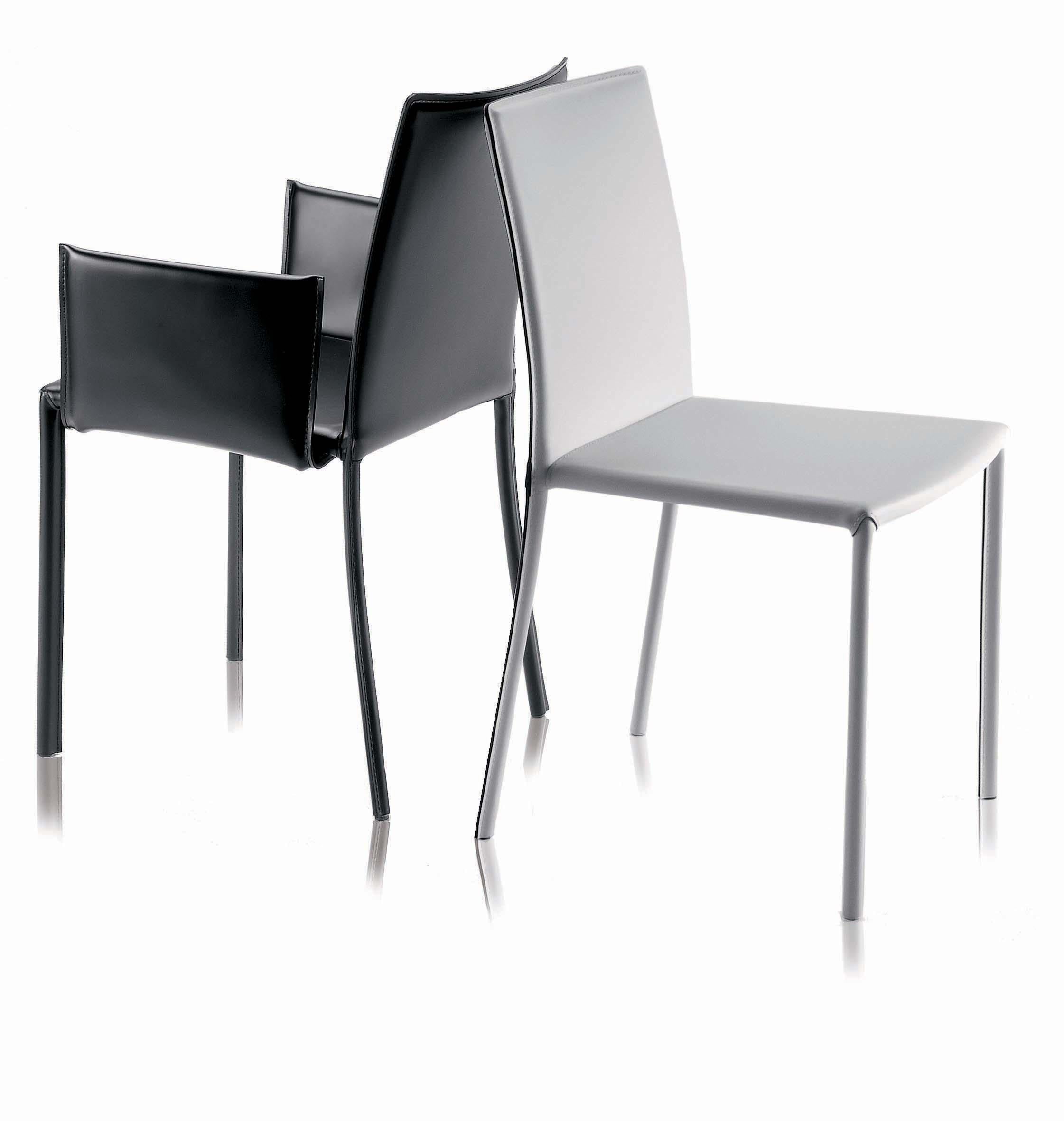 An unusual classic. Elegant and comfortable. The new color variants of this chair evoke the ambiance of the cafe society. A new edition of the model originally designed by Adolf Loos, with an austere steam bentwood beech design that slims the