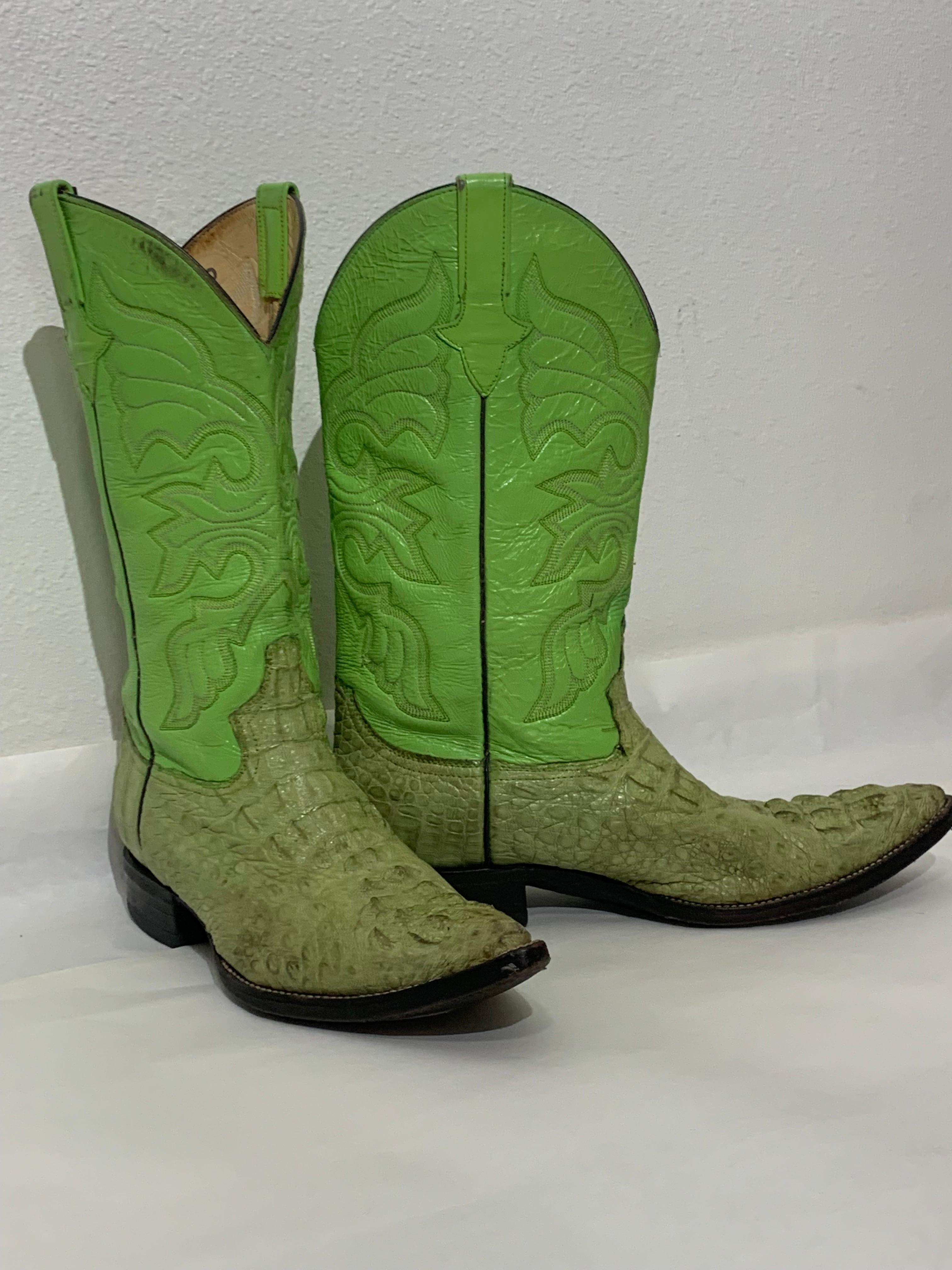 Gecko Green Leather & Crocodile Western Cowboy Boots US Size 8: Hemisferio brand leather boots with Western-stitched uppers and extreme scaled crocodile skin vamps. Low heel, black leather soles and pointed toes. US Men's Size 8. 