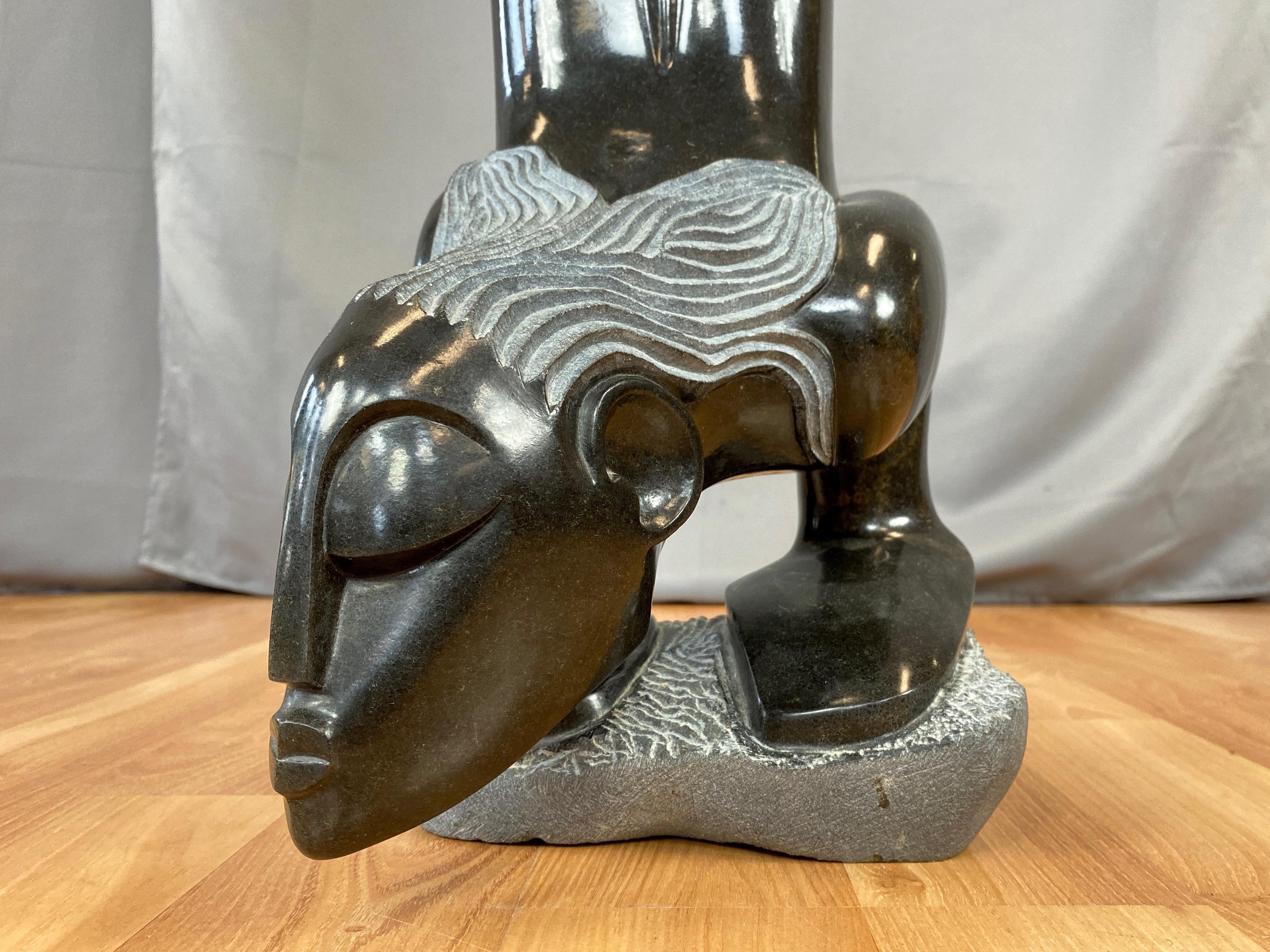 Gedion Nyanhongo s'entraînant, sculpture en pierre de grandes dimensions à ressort Shona, années 1990 en vente 3