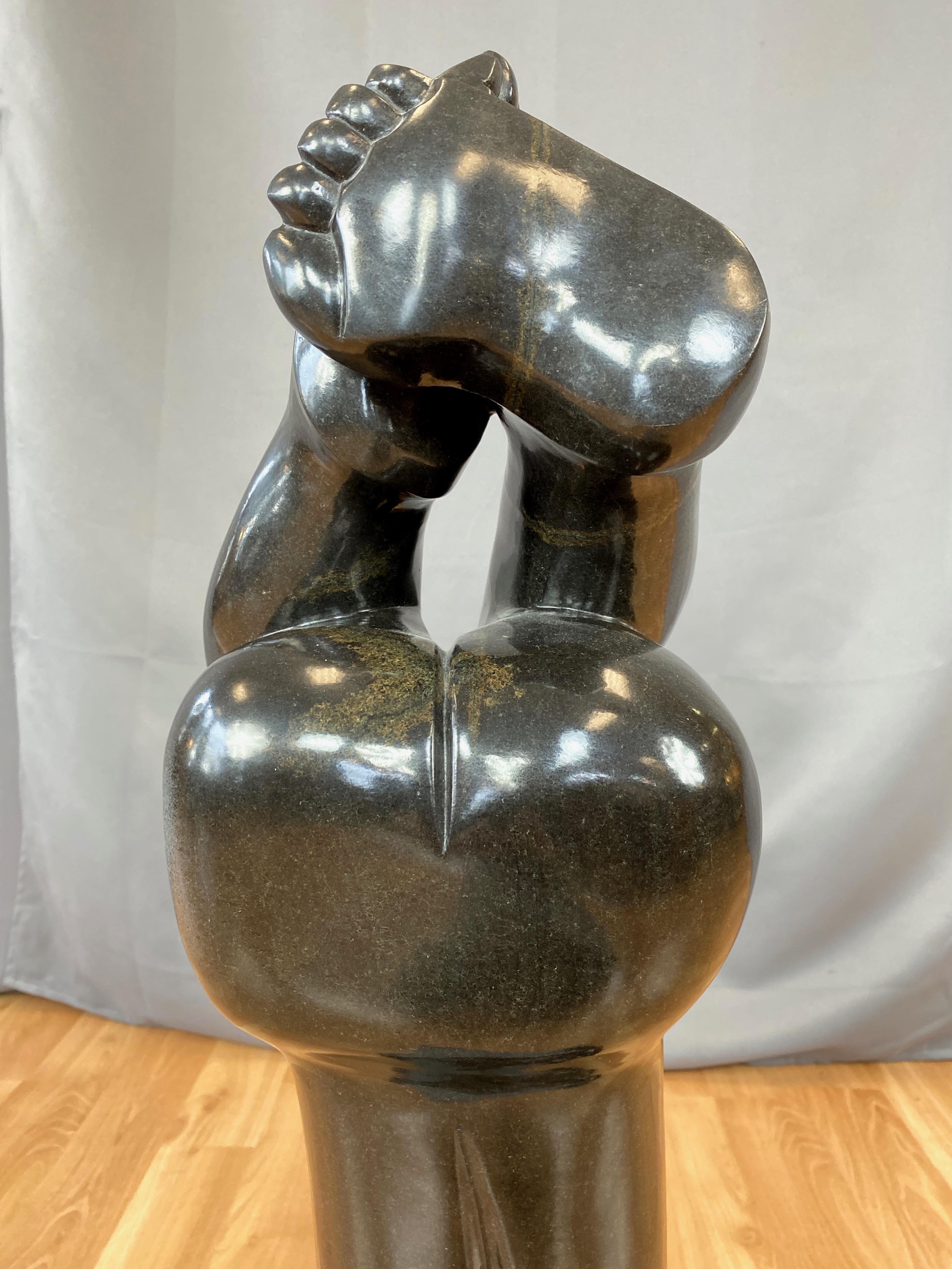 Gedion Nyanhongo s'entraînant, sculpture en pierre de grandes dimensions à ressort Shona, années 1990 en vente 5