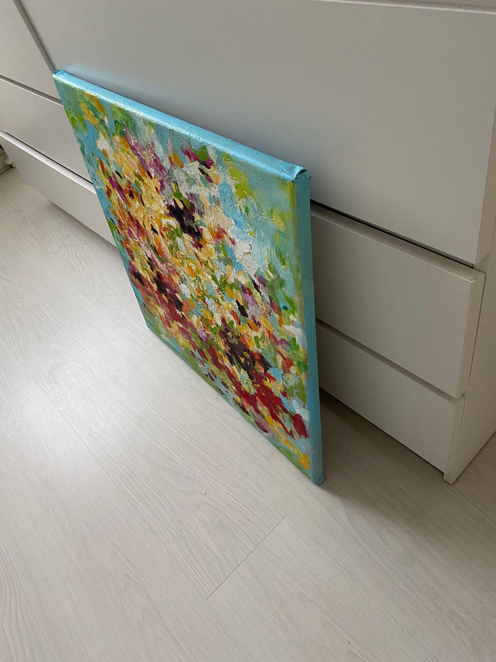 Questo quadro quadrato è stato ispirato dai ricordi e dalla voglia di giorni felici e soleggiati. Quando fuori c'è una temperatura gradevole, con bei fiori che sbocciano e il mondo e il futuro sembrano luminosi. Il quadro è dipinto con pennellate