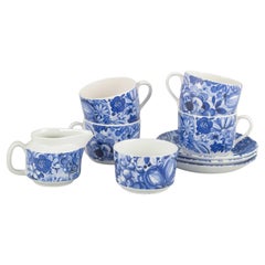 Gefle, "Blå Blomster". 4 tea cups with saucers, sugar bowl and creamer.